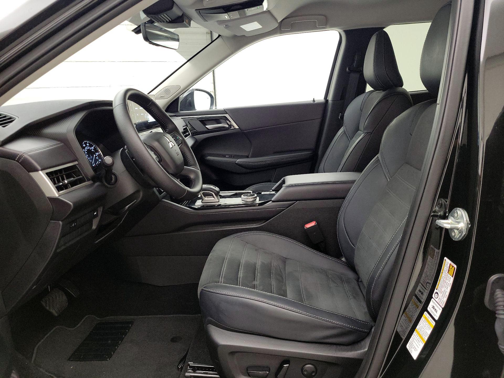 Thumbnail: 2025 Mitsubishi Outlander - 11
