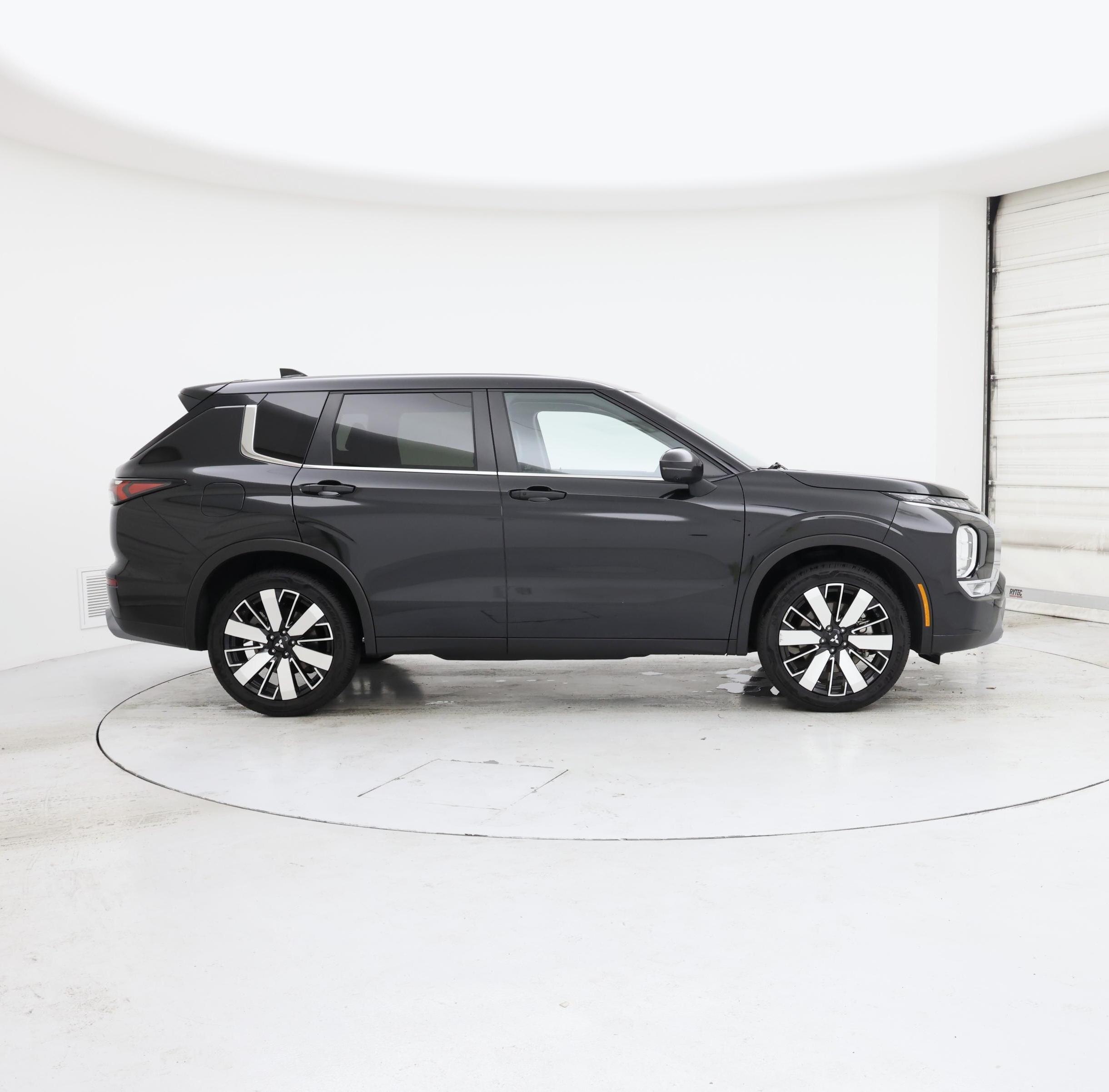 Thumbnail: 2025 Mitsubishi Outlander - 7