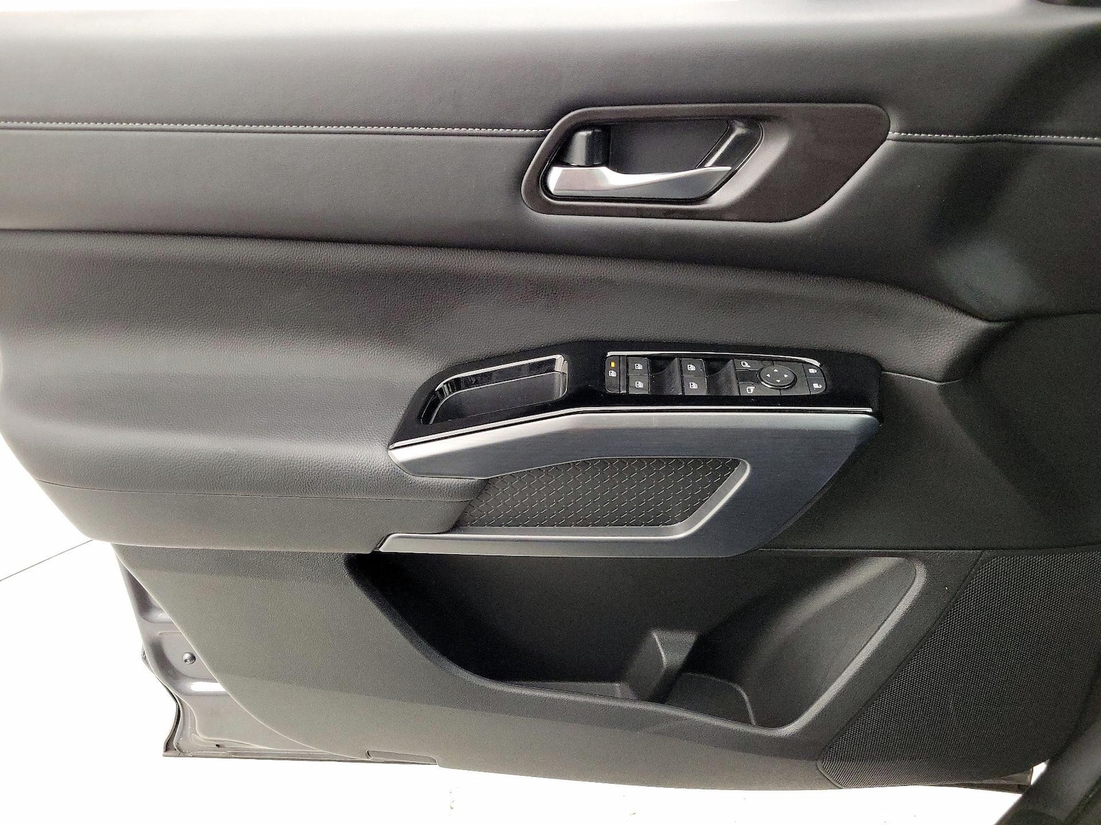 2024 Nissan Pathfinder SL - Photo 13
