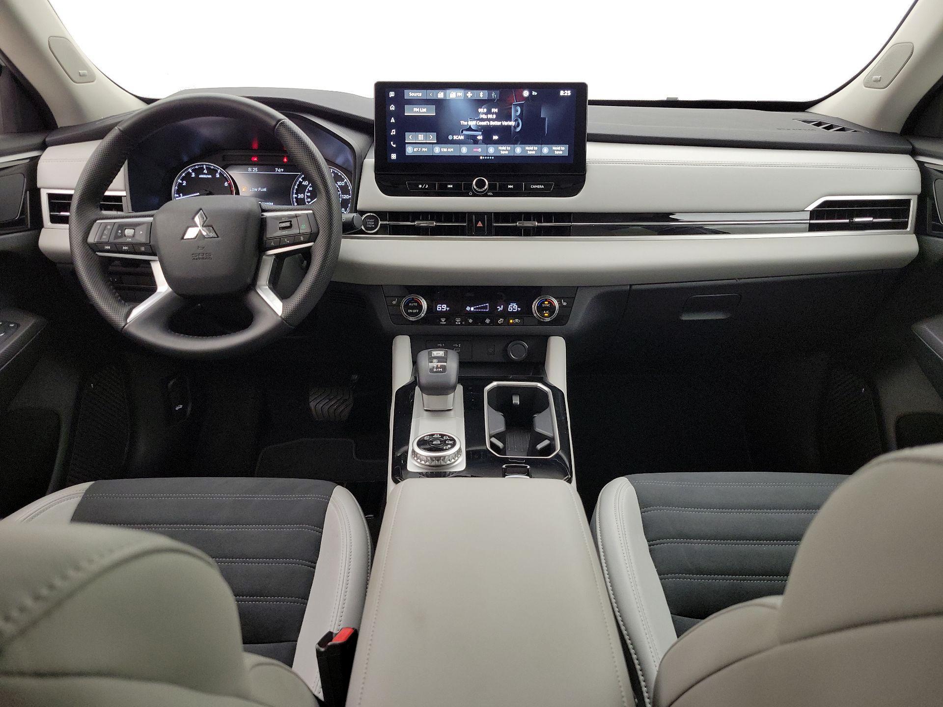 Thumbnail: 2025 Mitsubishi Outlander - 9