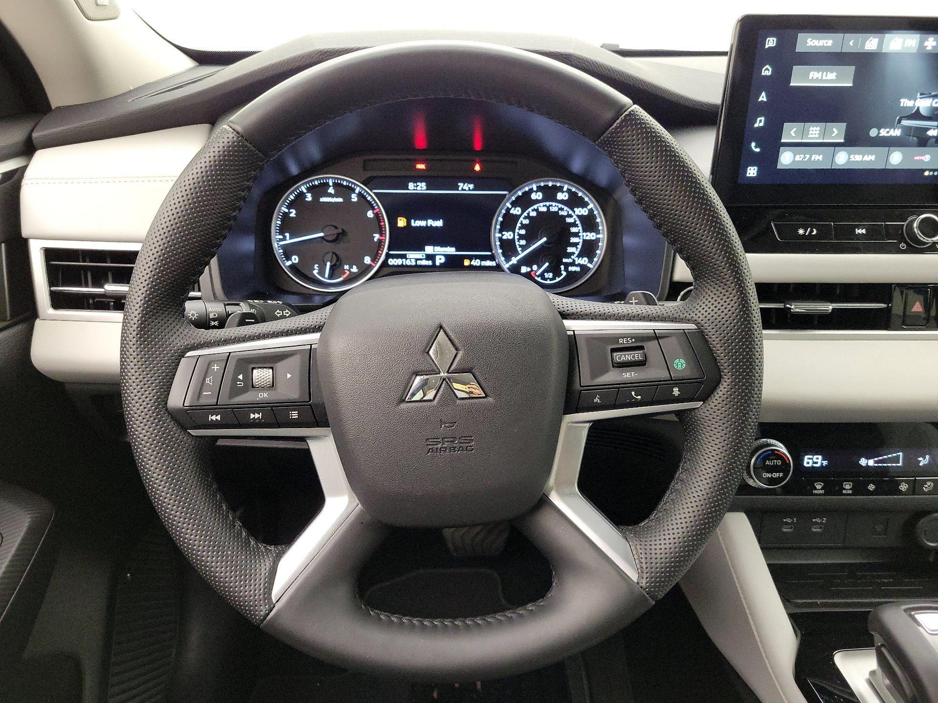 Thumbnail: 2025 Mitsubishi Outlander - 10