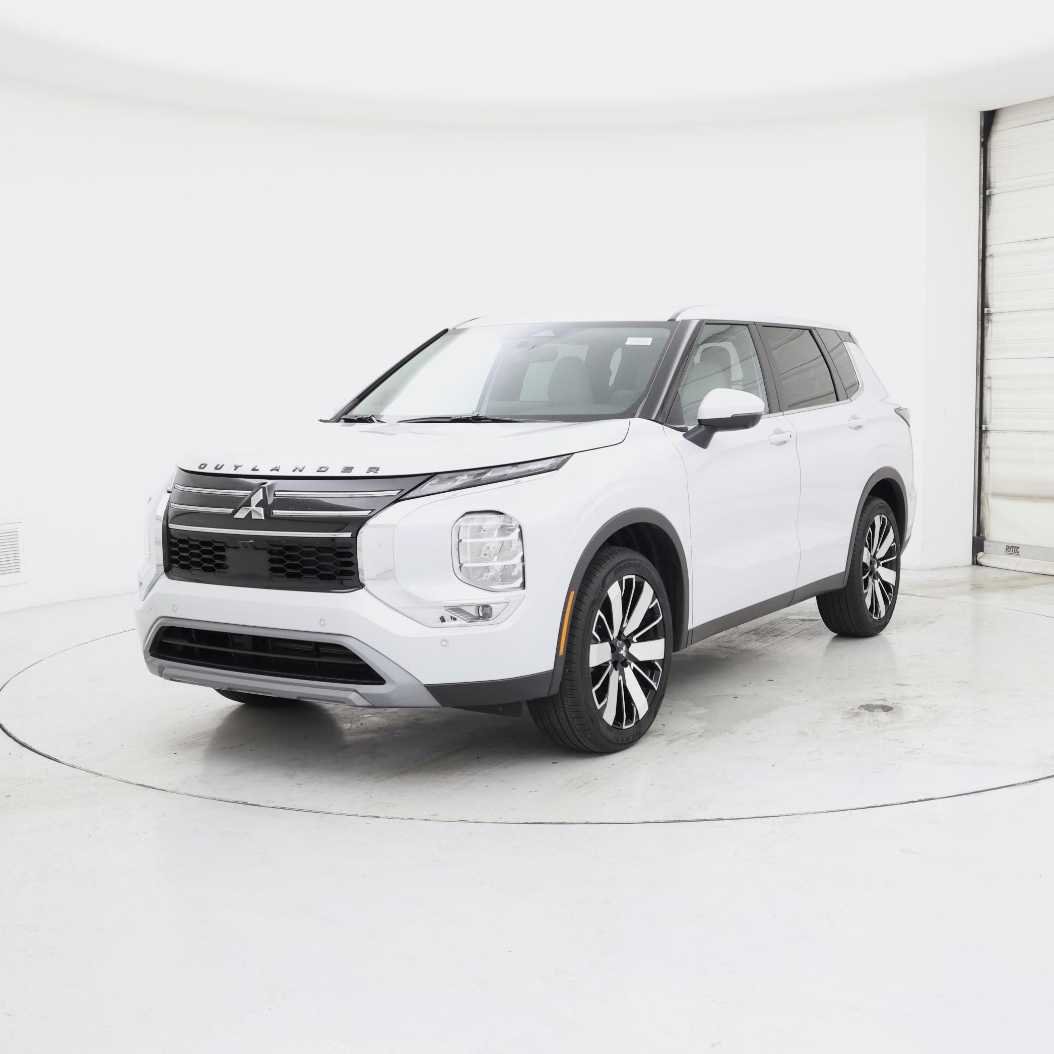 Thumbnail: 2025 Mitsubishi Outlander - 4