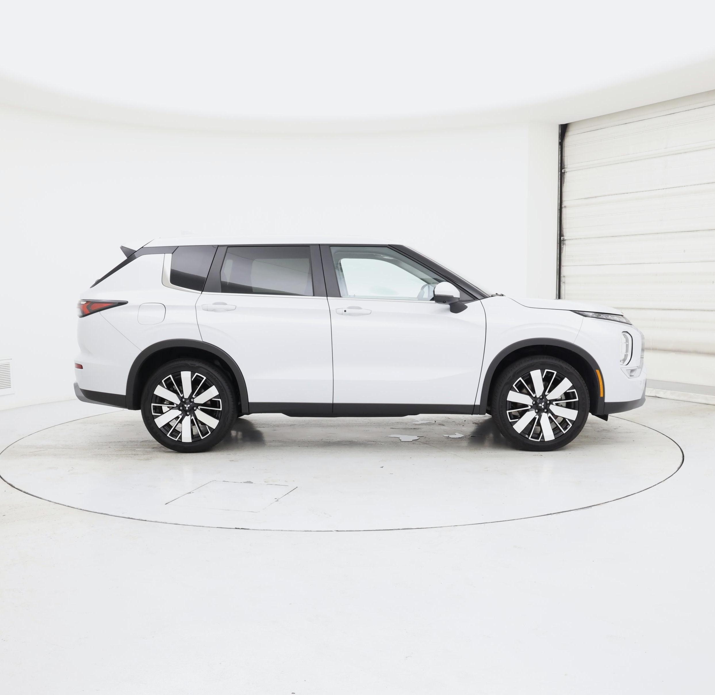 Thumbnail: 2025 Mitsubishi Outlander - 7
