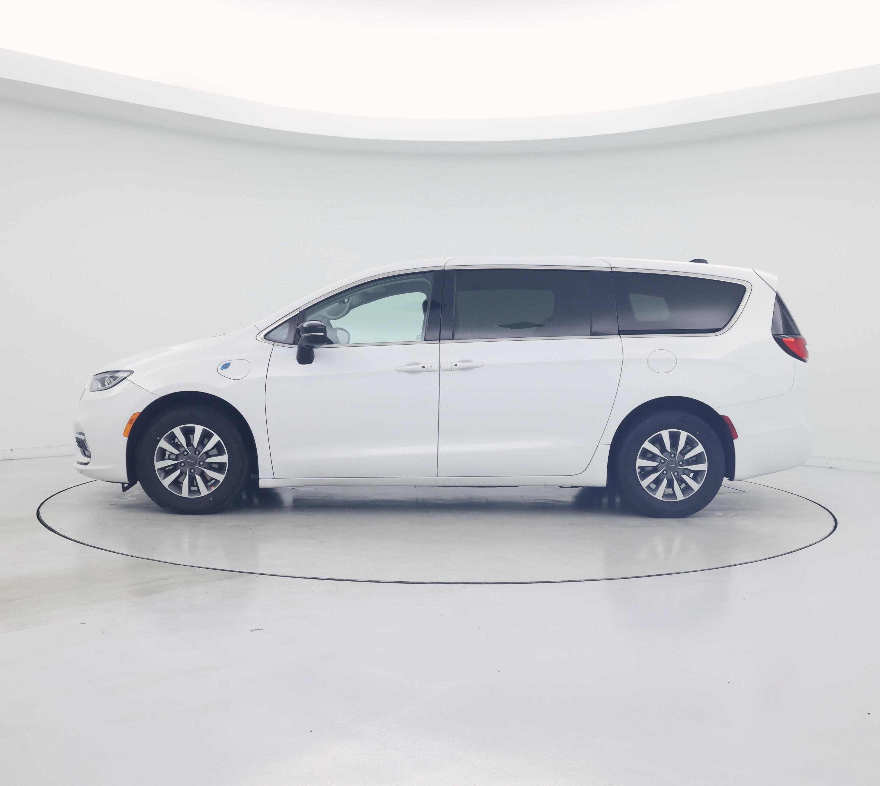 Thumbnail: 2024 Chrysler Pacifica - 3