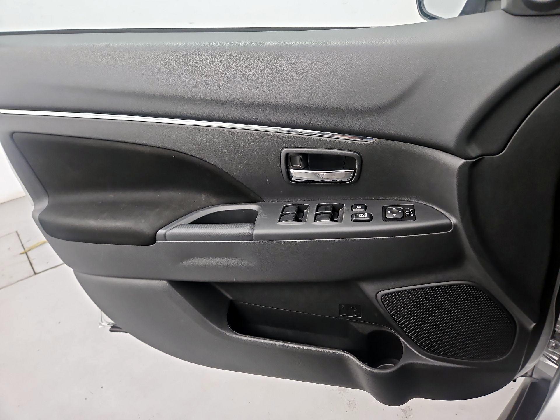 Thumbnail: 2025 Mitsubishi Outlander Sport - 10