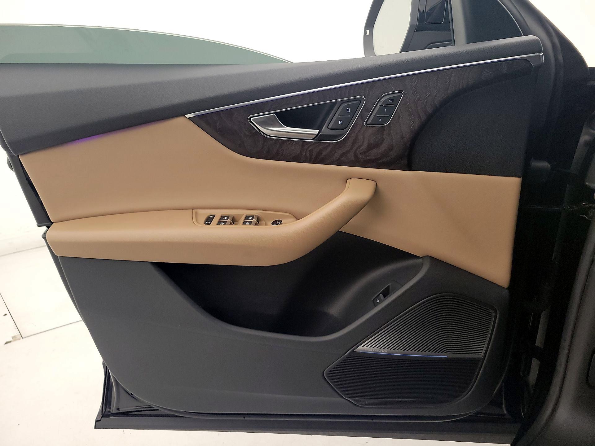 Thumbnail: 2020 Audi Q8 - 12
