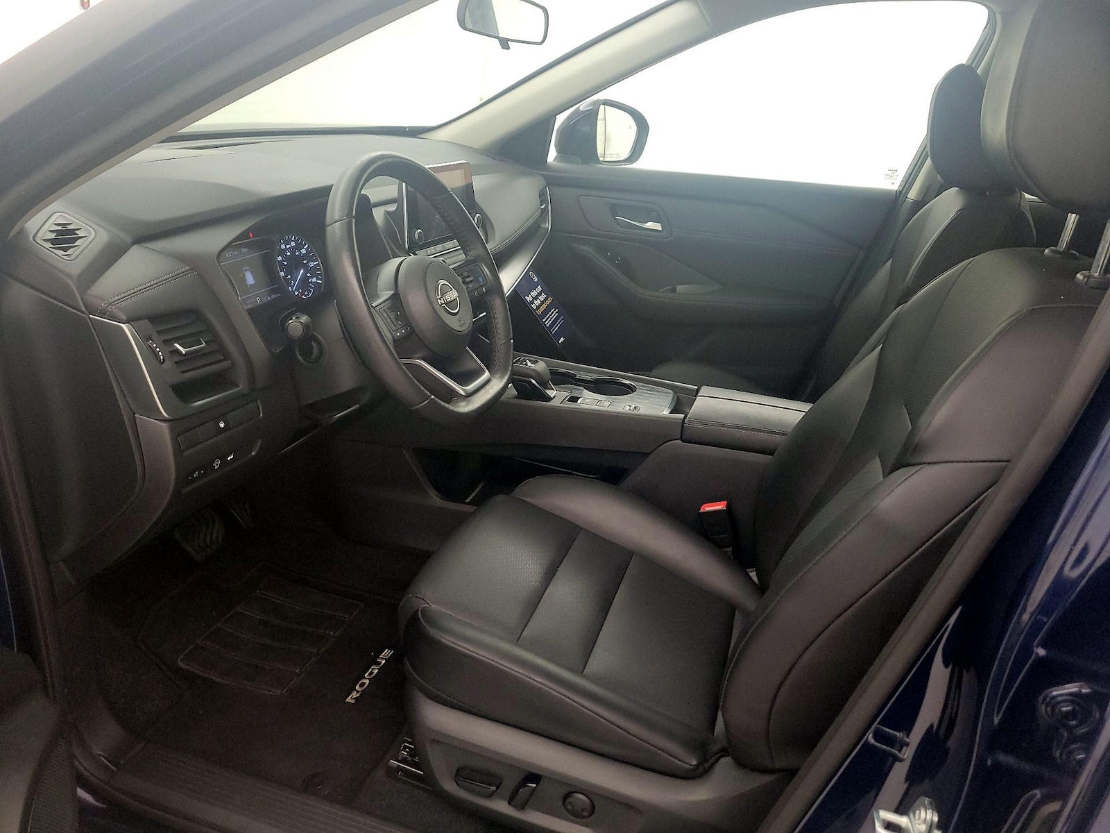 2024 Nissan Rogue SV - Photo 12