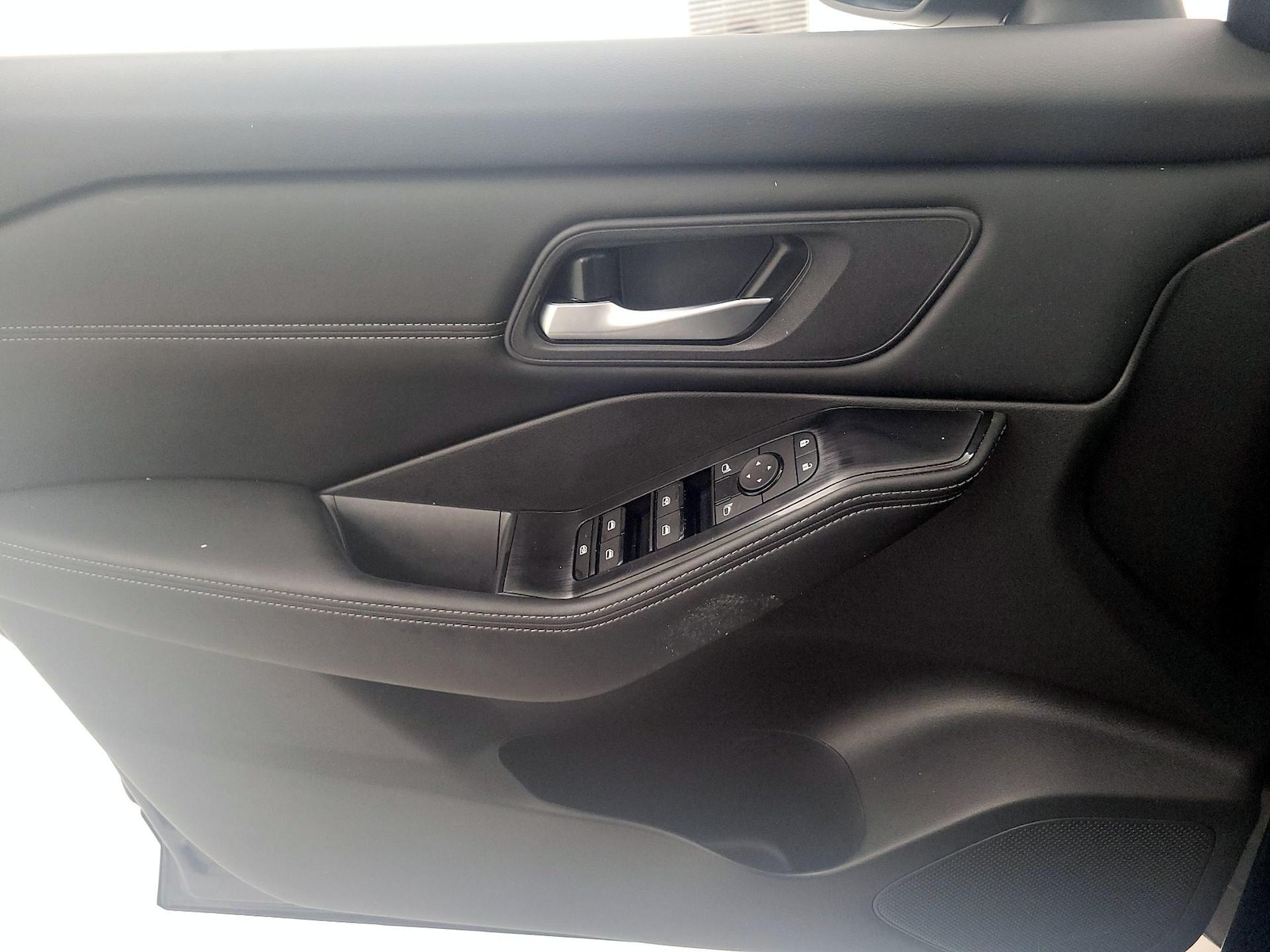 2024 Nissan Rogue SV - Photo 13