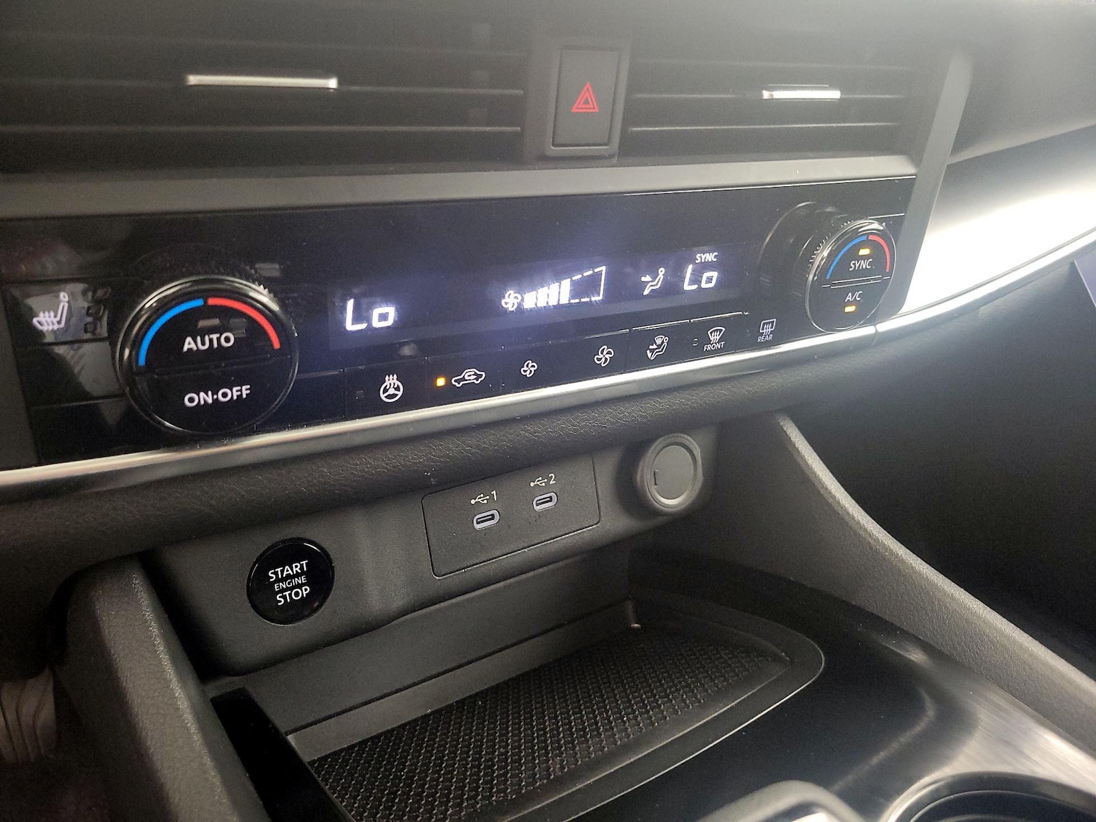2024 Nissan Rogue SV - Photo 17