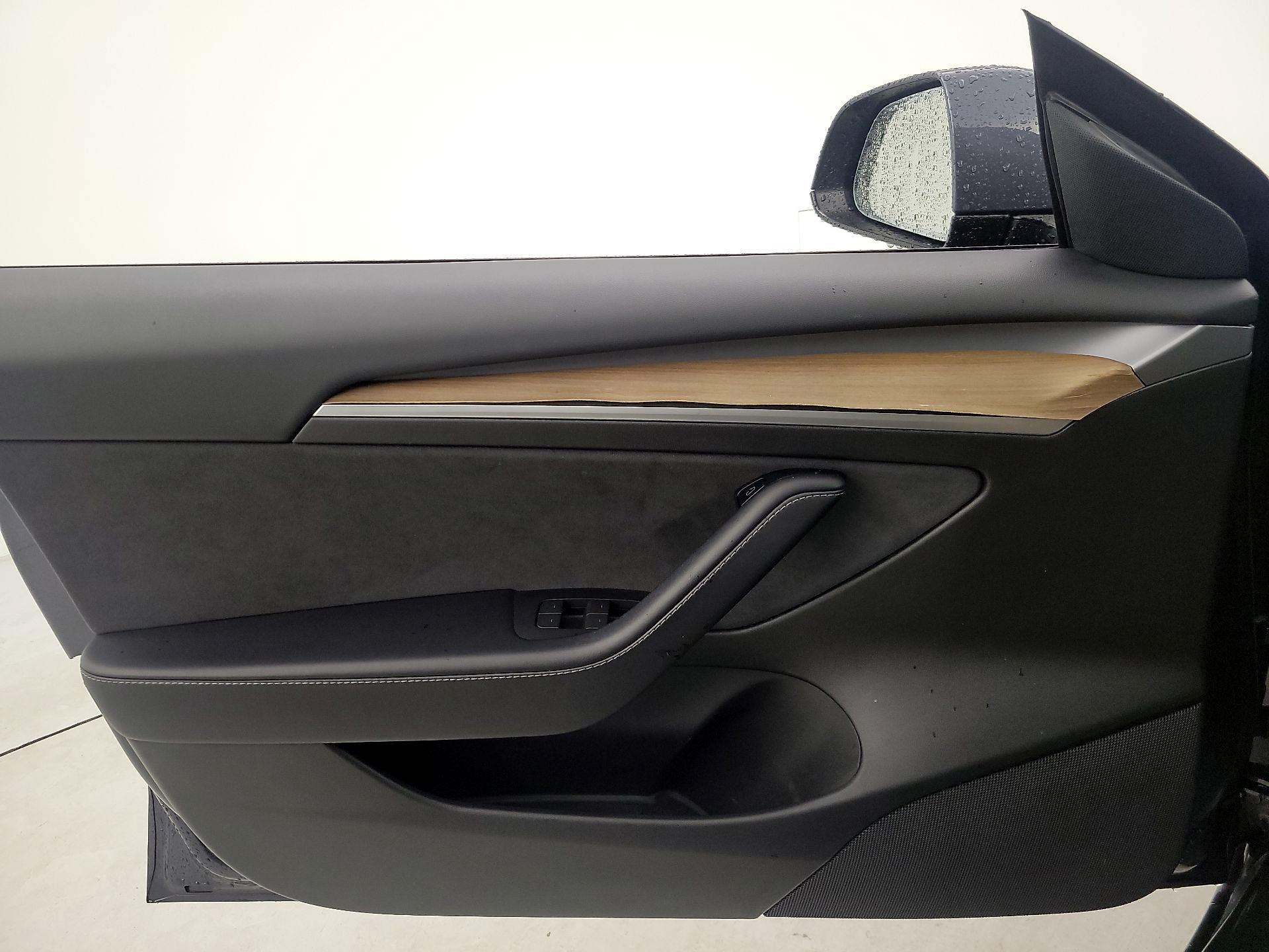 Thumbnail: 2022 Tesla Model 3 - 12