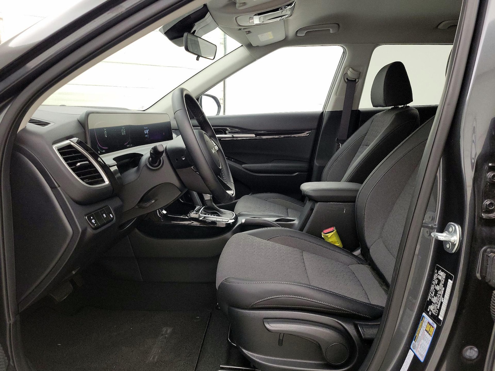 2025 Kia Seltos S - Photo 12