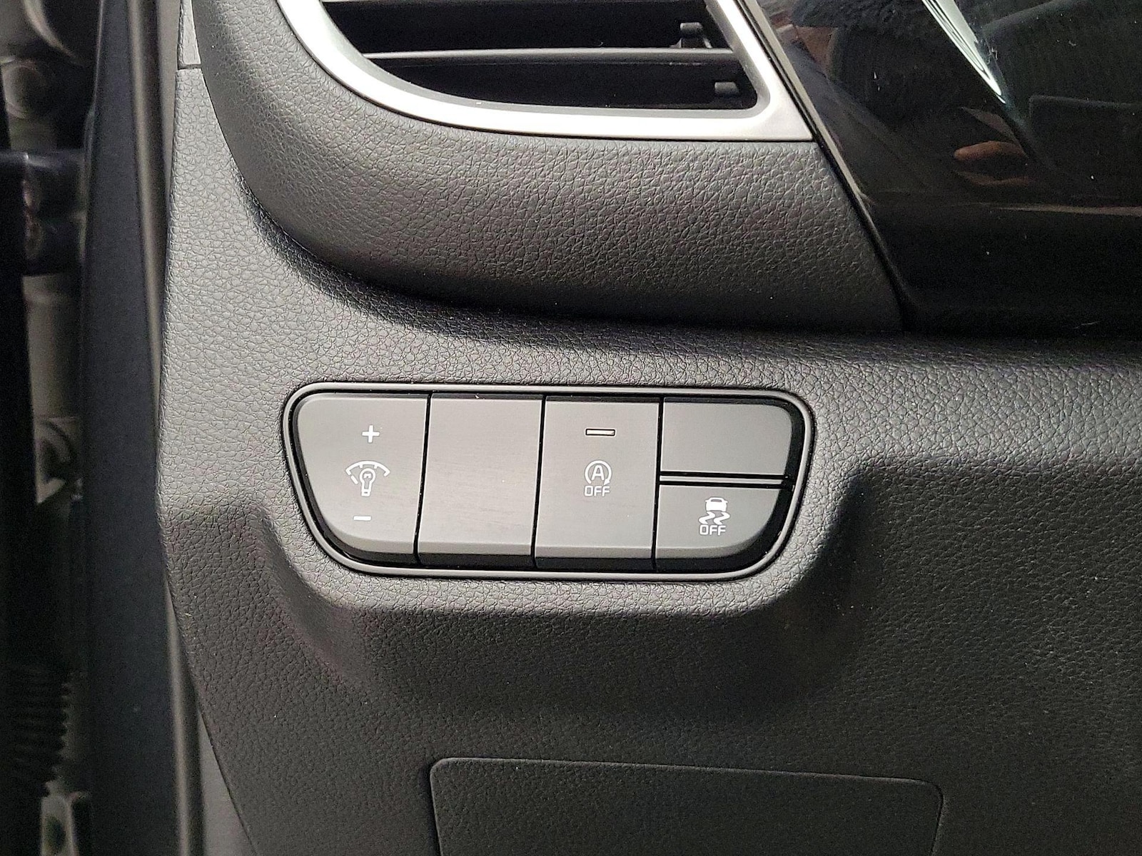 2025 Kia Seltos S - Photo 14
