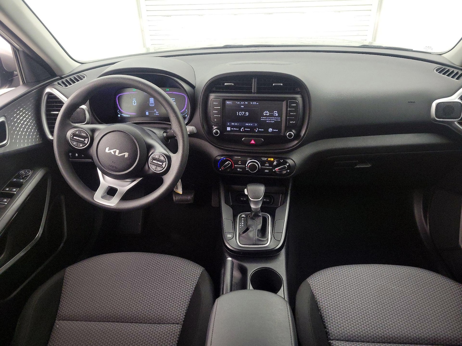 2024 Kia Soul LX - Photo 10