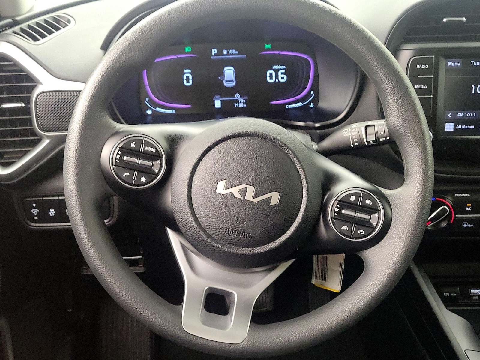 2024 Kia Soul LX - Photo 11