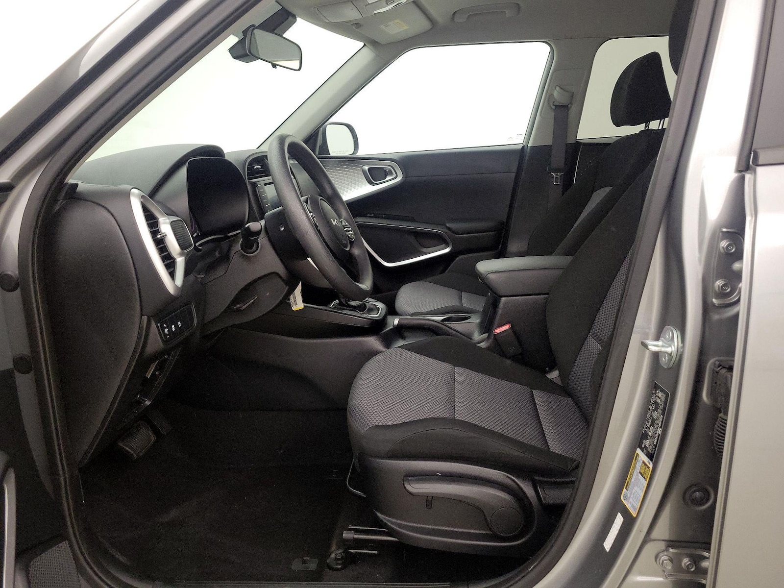2024 Kia Soul LX - Photo 12