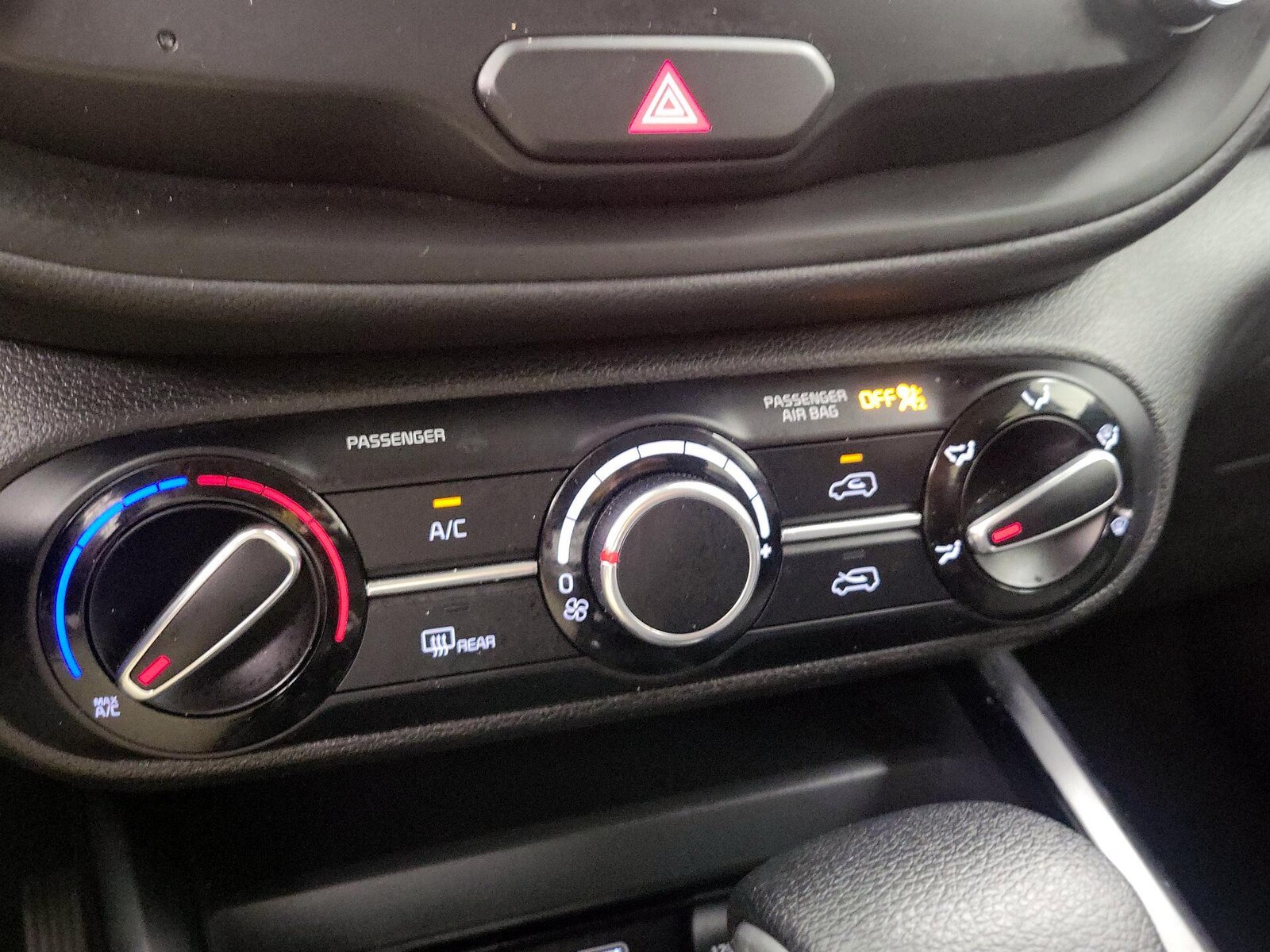 2024 Kia Soul LX - Photo 17