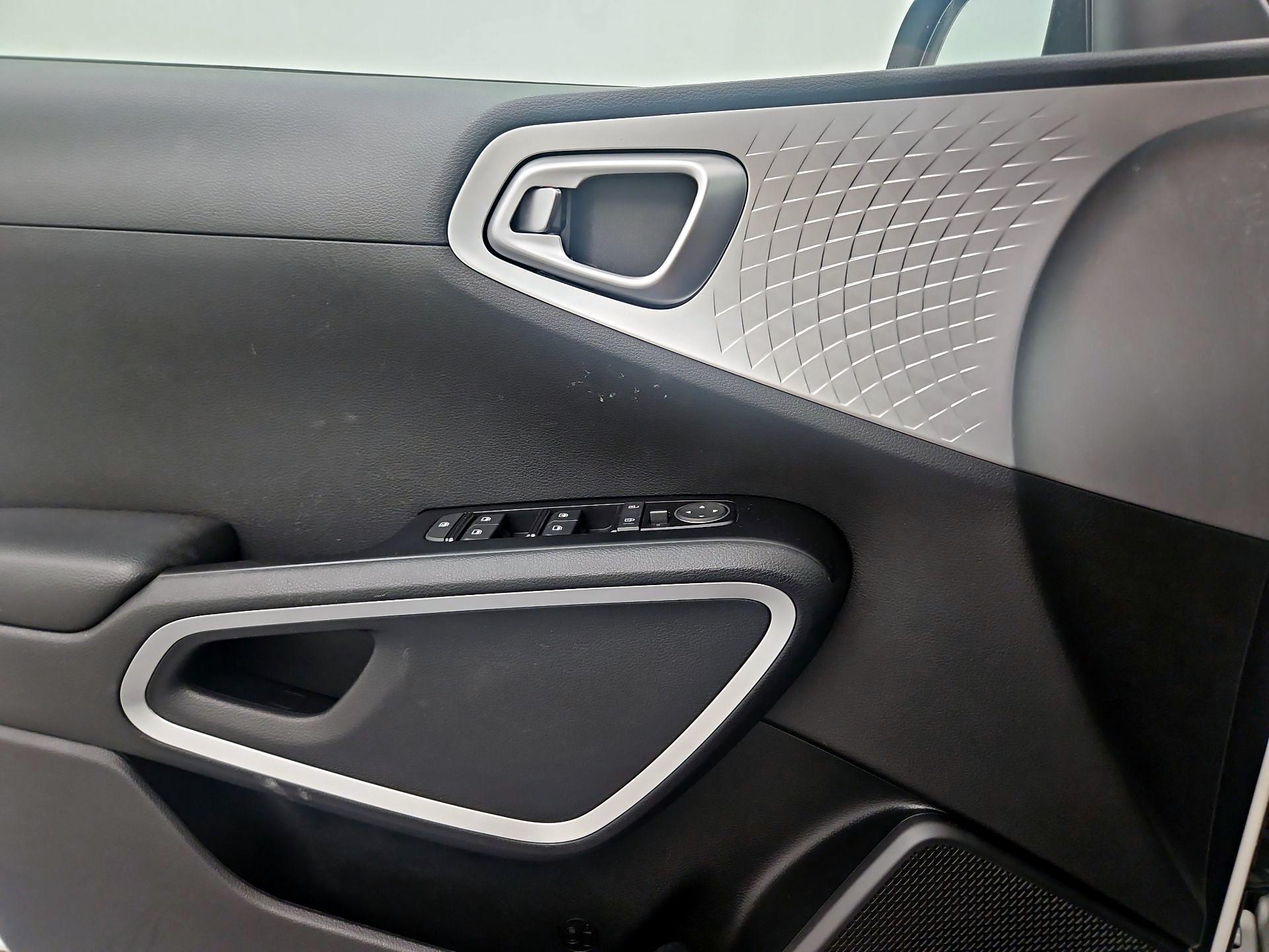 Thumbnail: 2020 Kia Soul - 12