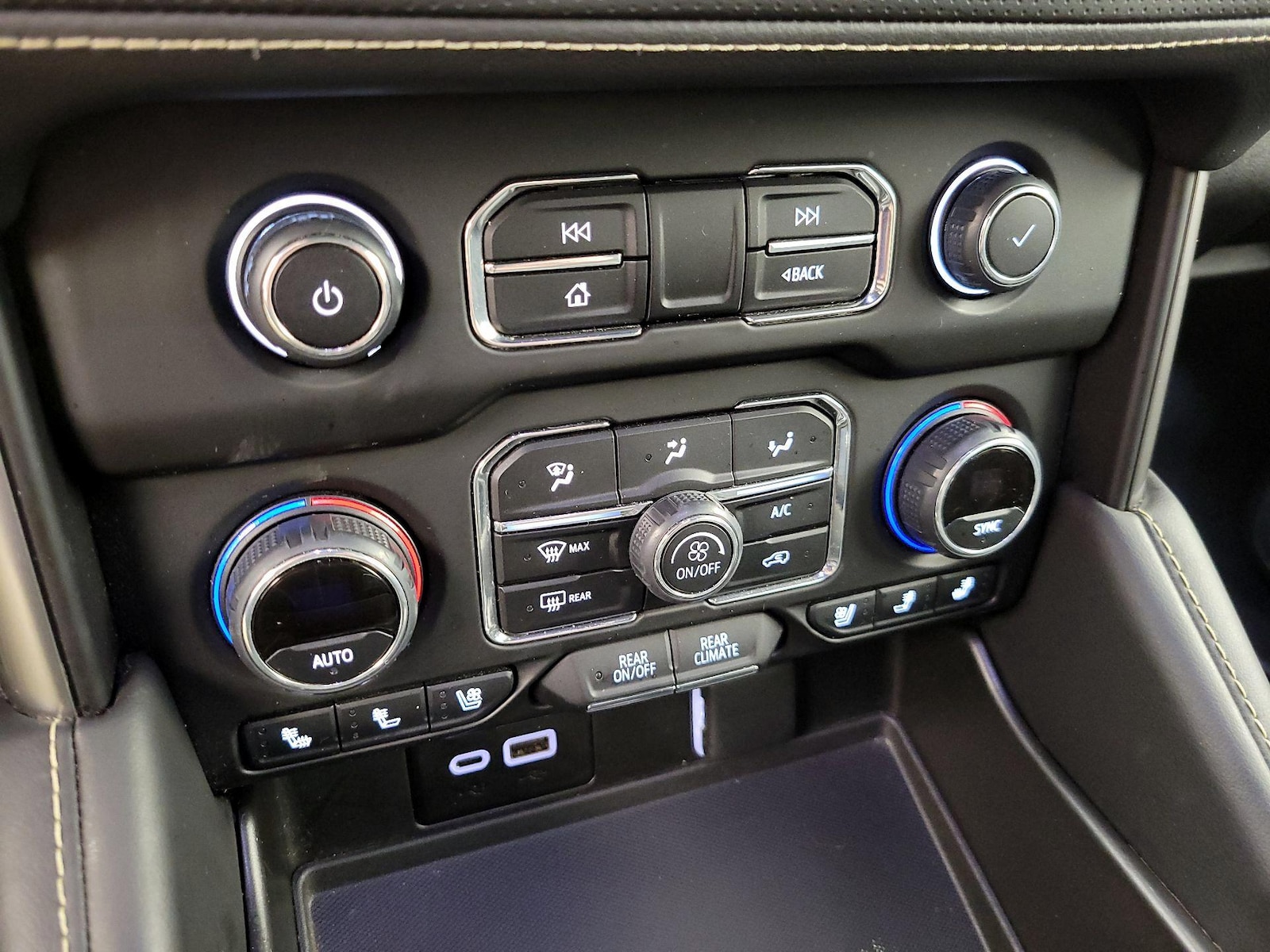 2023 Chevrolet Suburban 1500 Premier, photo 18
