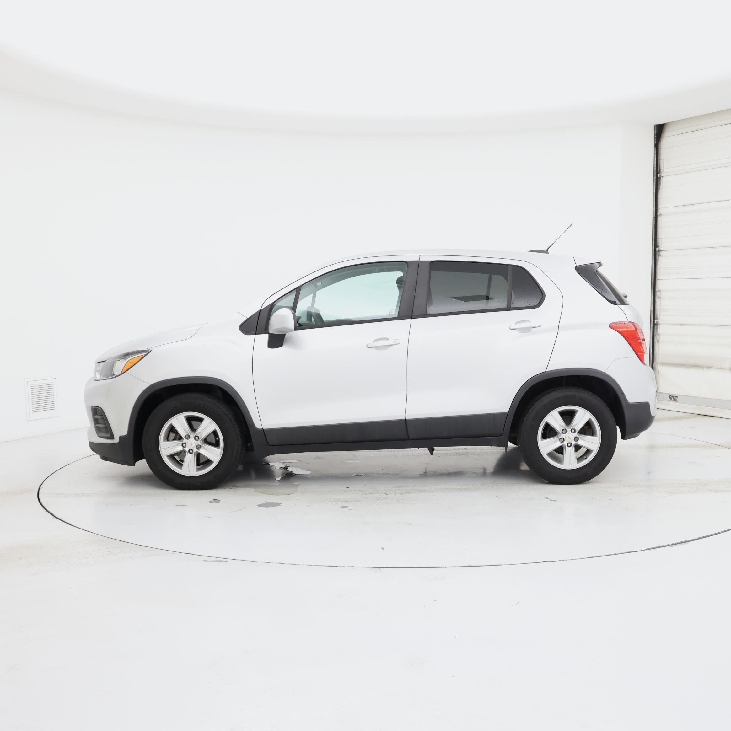 Thumbnail: 2020 Chevrolet Trax - 3