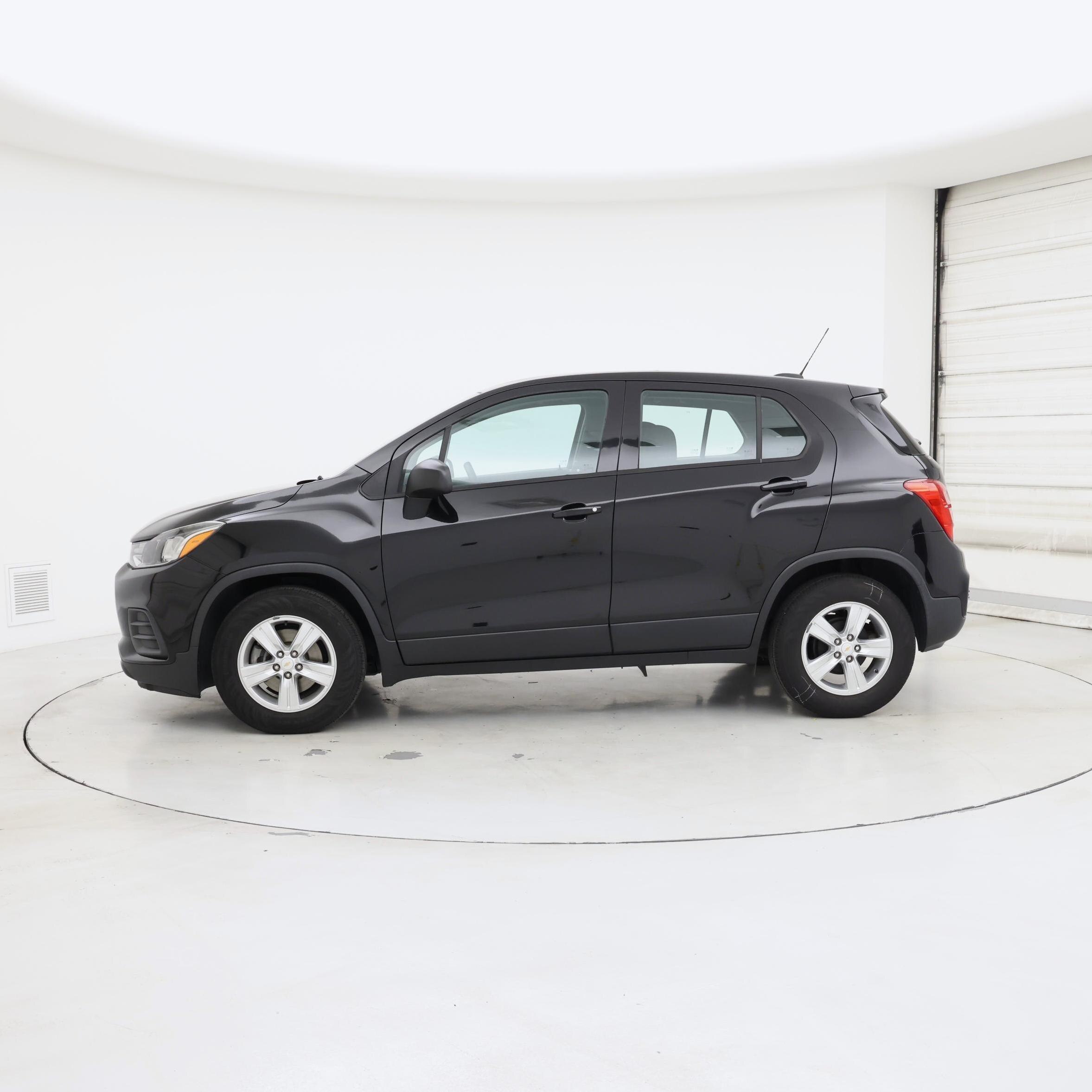 Thumbnail: 2020 Chevrolet Trax - 3