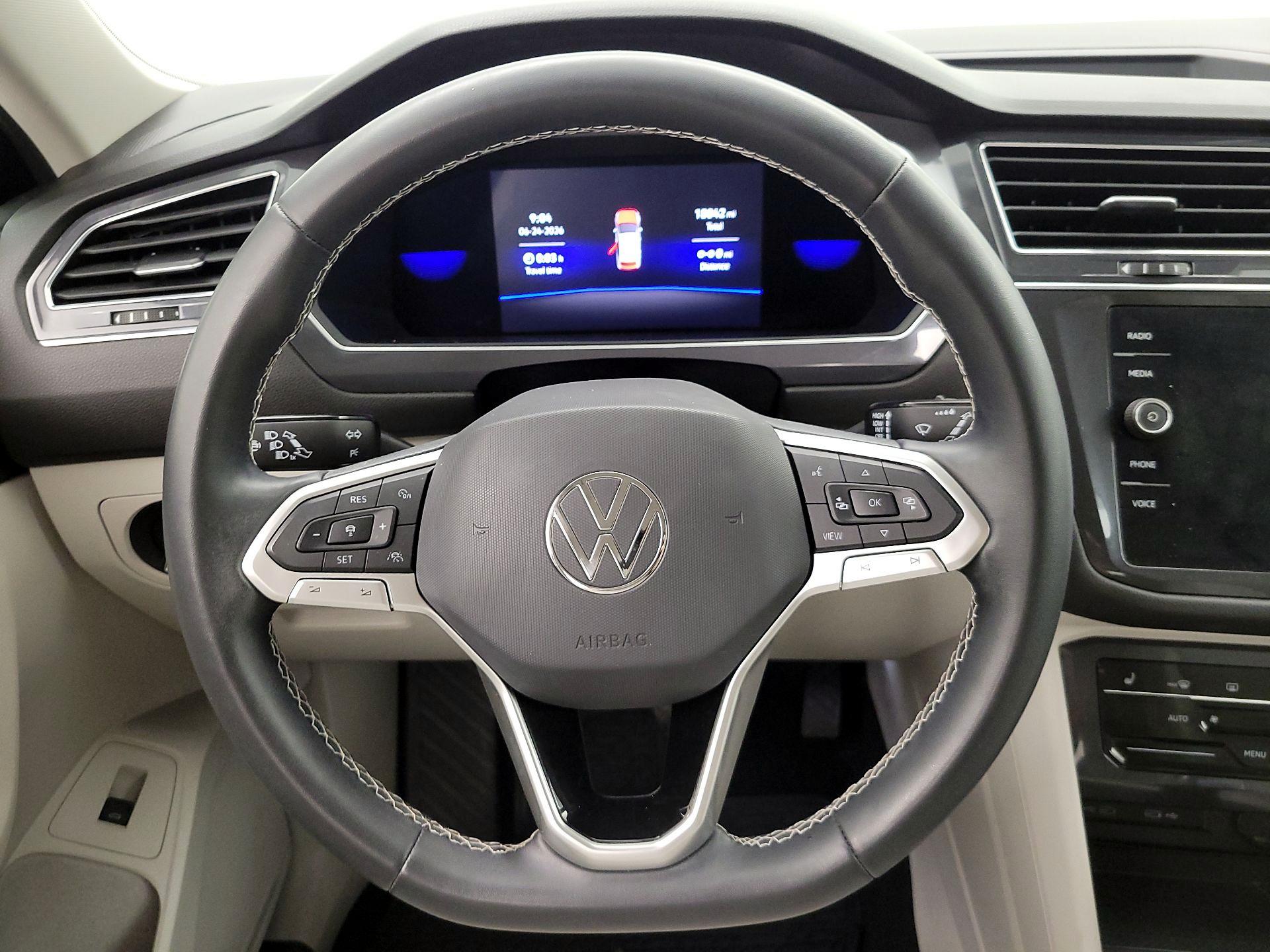 Thumbnail: 2022 Volkswagen Tiguan - 10