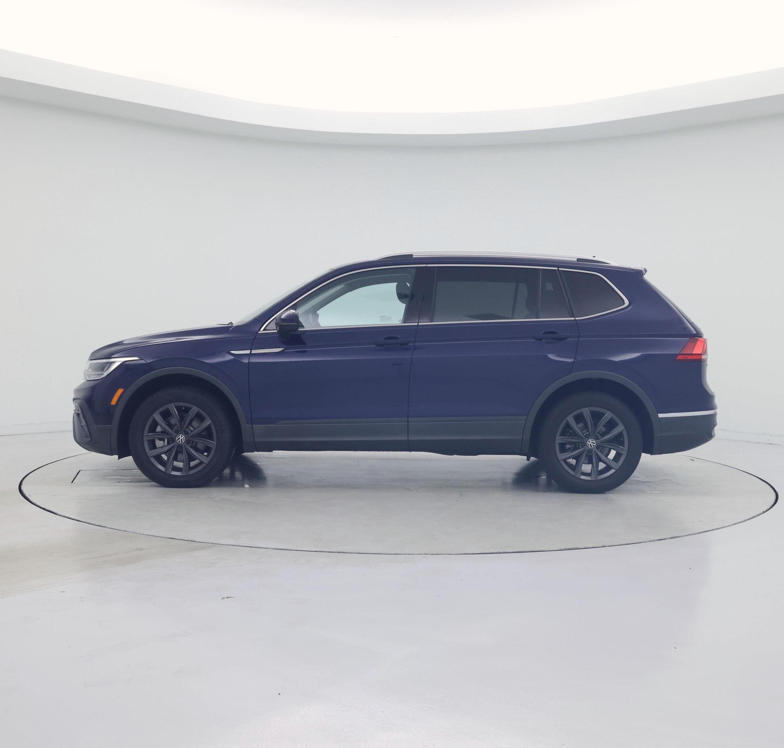 Thumbnail: 2022 Volkswagen Tiguan - 3
