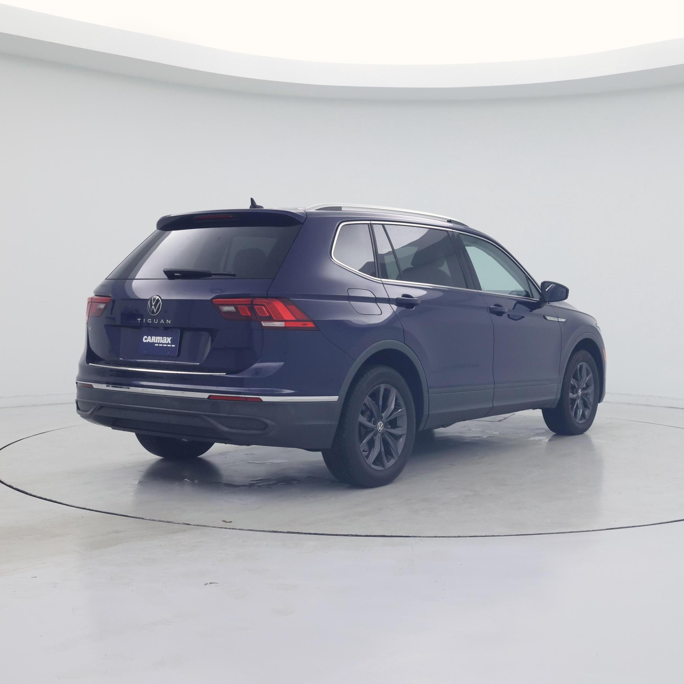 Thumbnail: 2022 Volkswagen Tiguan - 8