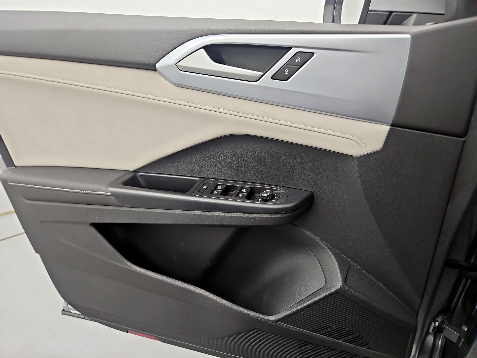 Thumbnail: 2025 Volkswagen Taos - 12