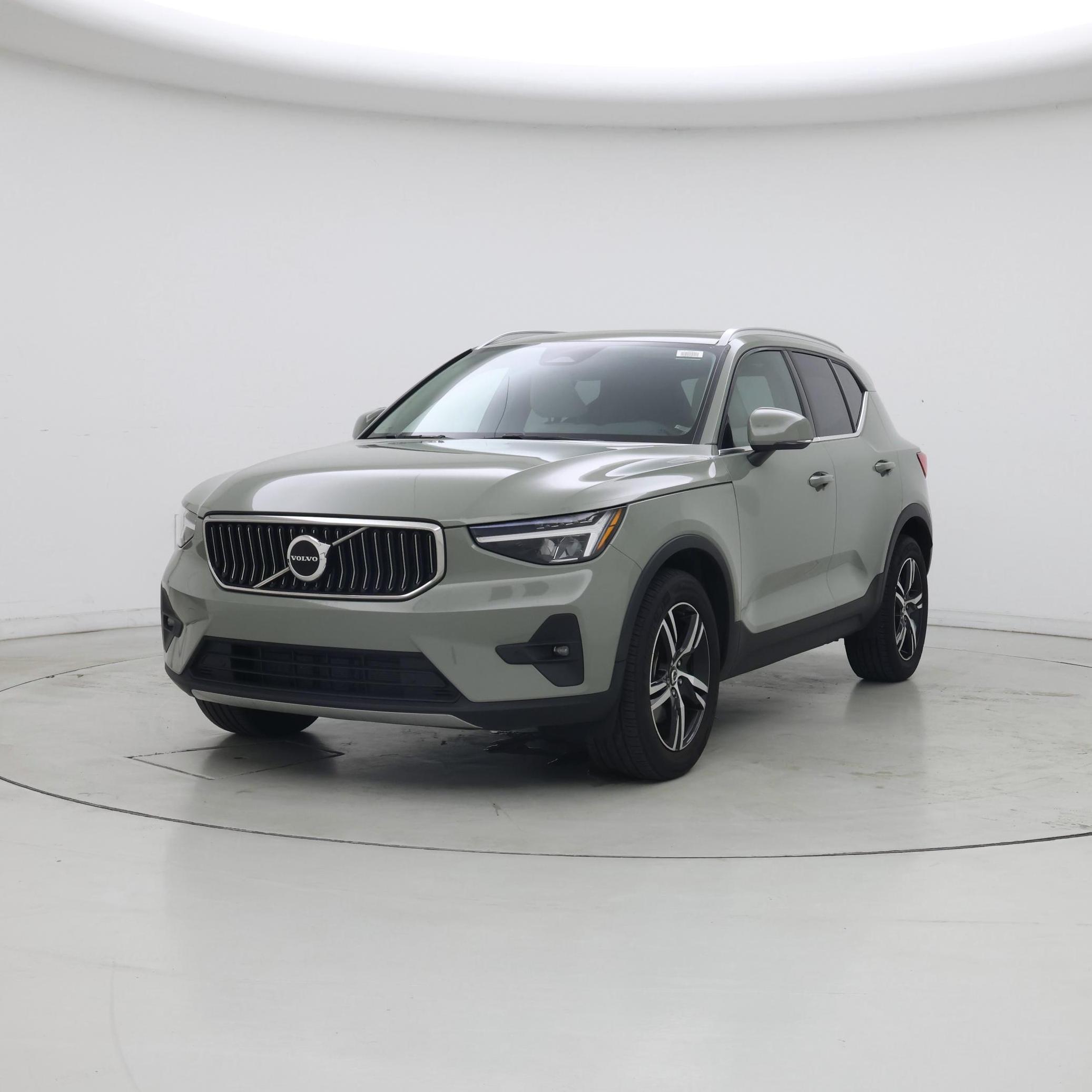 Thumbnail: 2023 Volvo XC40 - 4