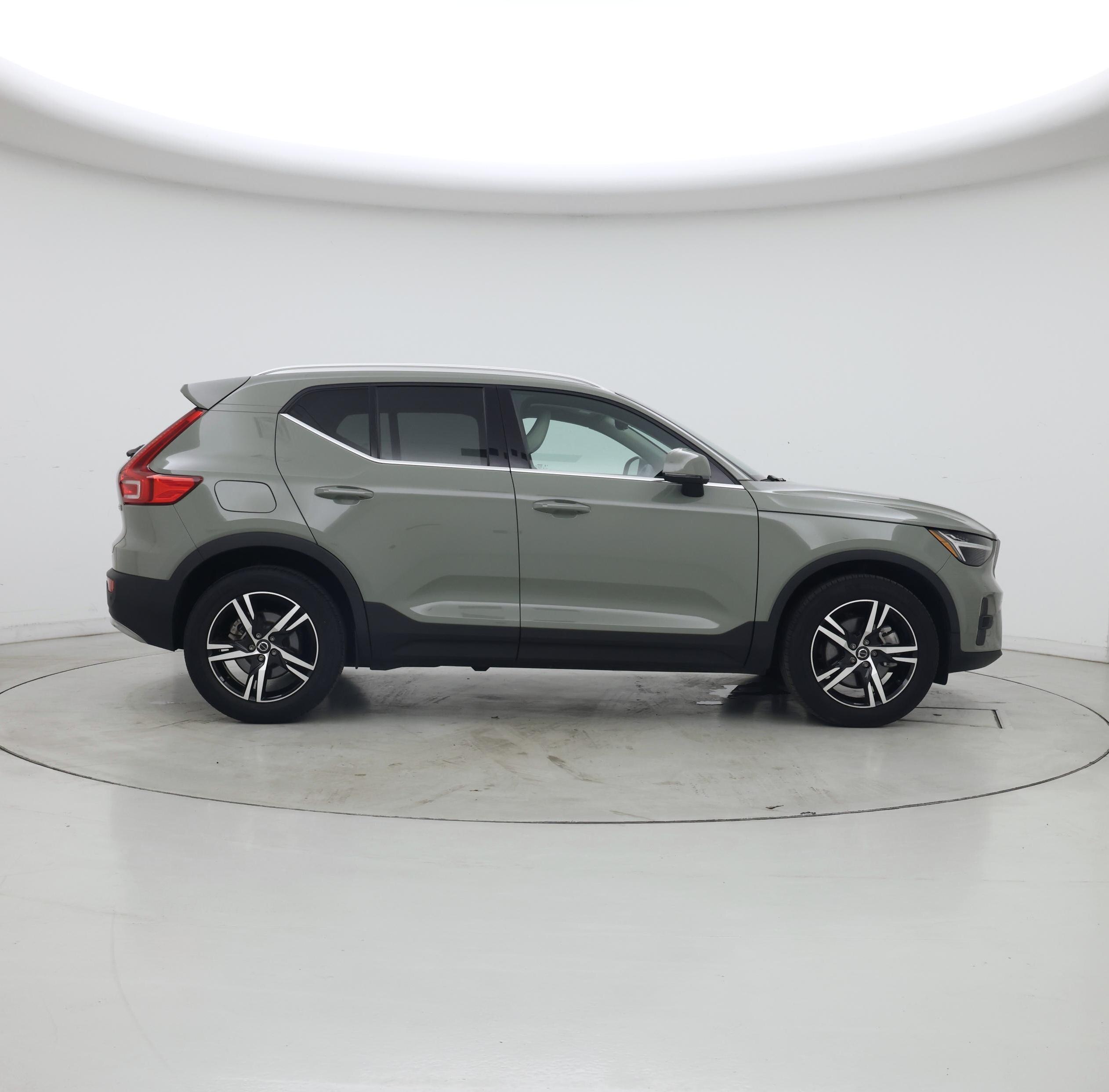 Thumbnail: 2023 Volvo XC40 - 7