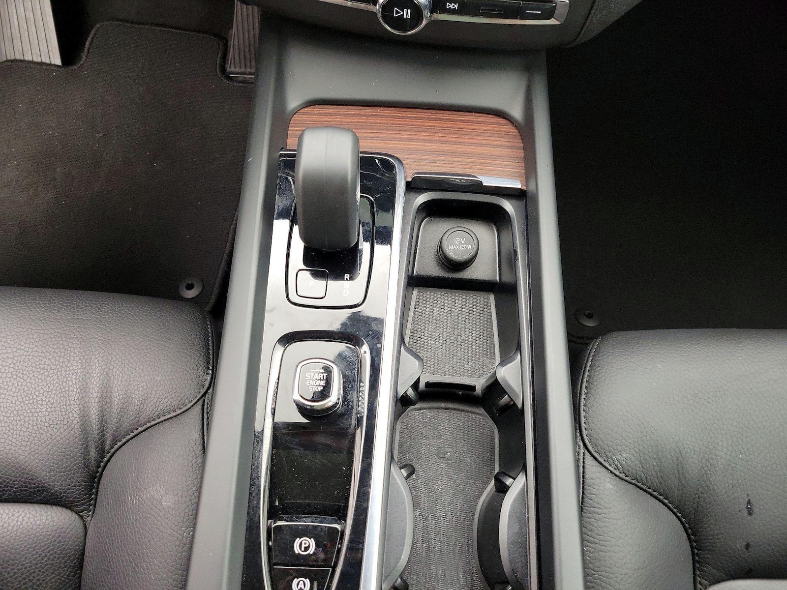 2023 Volvo XC60 Plus - Photo 18