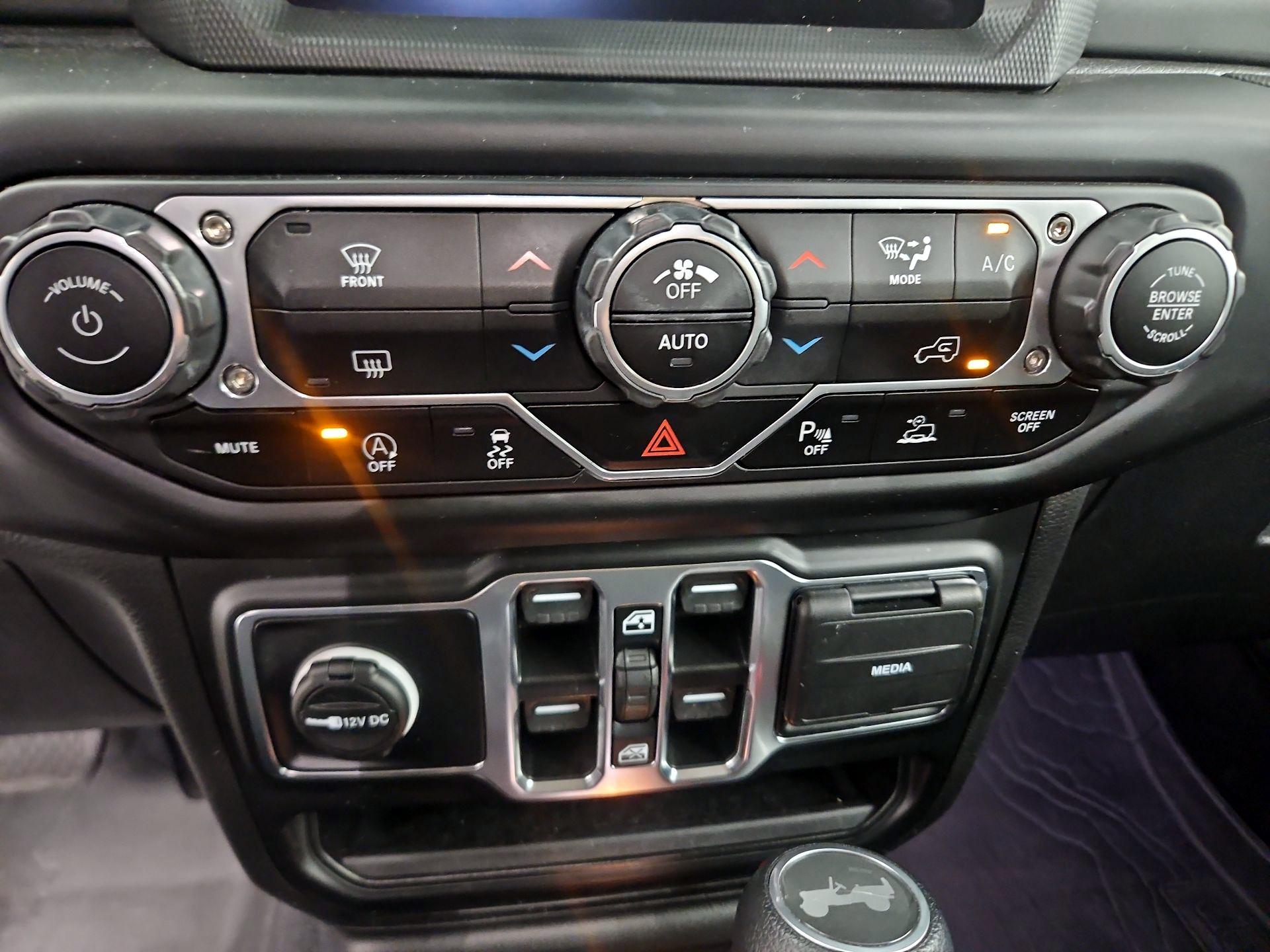 Thumbnail: 2022 Jeep Wrangler - 16