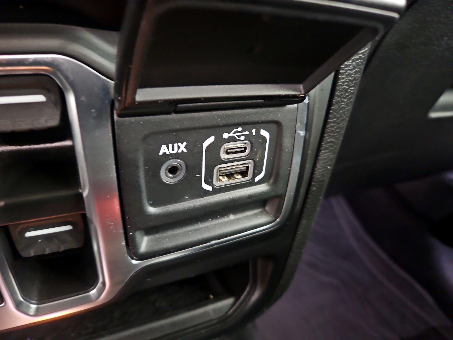Thumbnail: 2022 Jeep Wrangler - 18