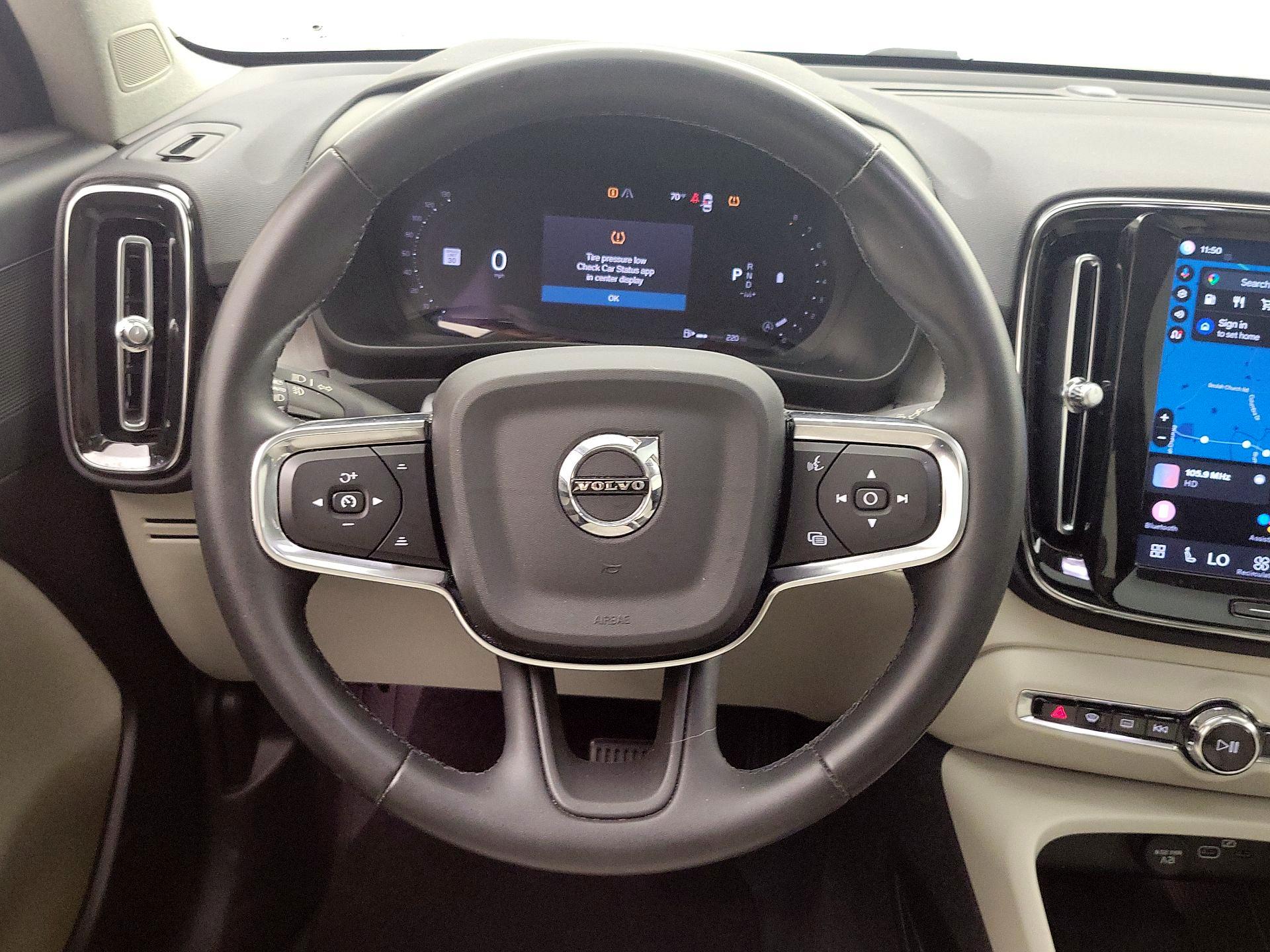 Thumbnail: 2024 Volvo XC40 - 10