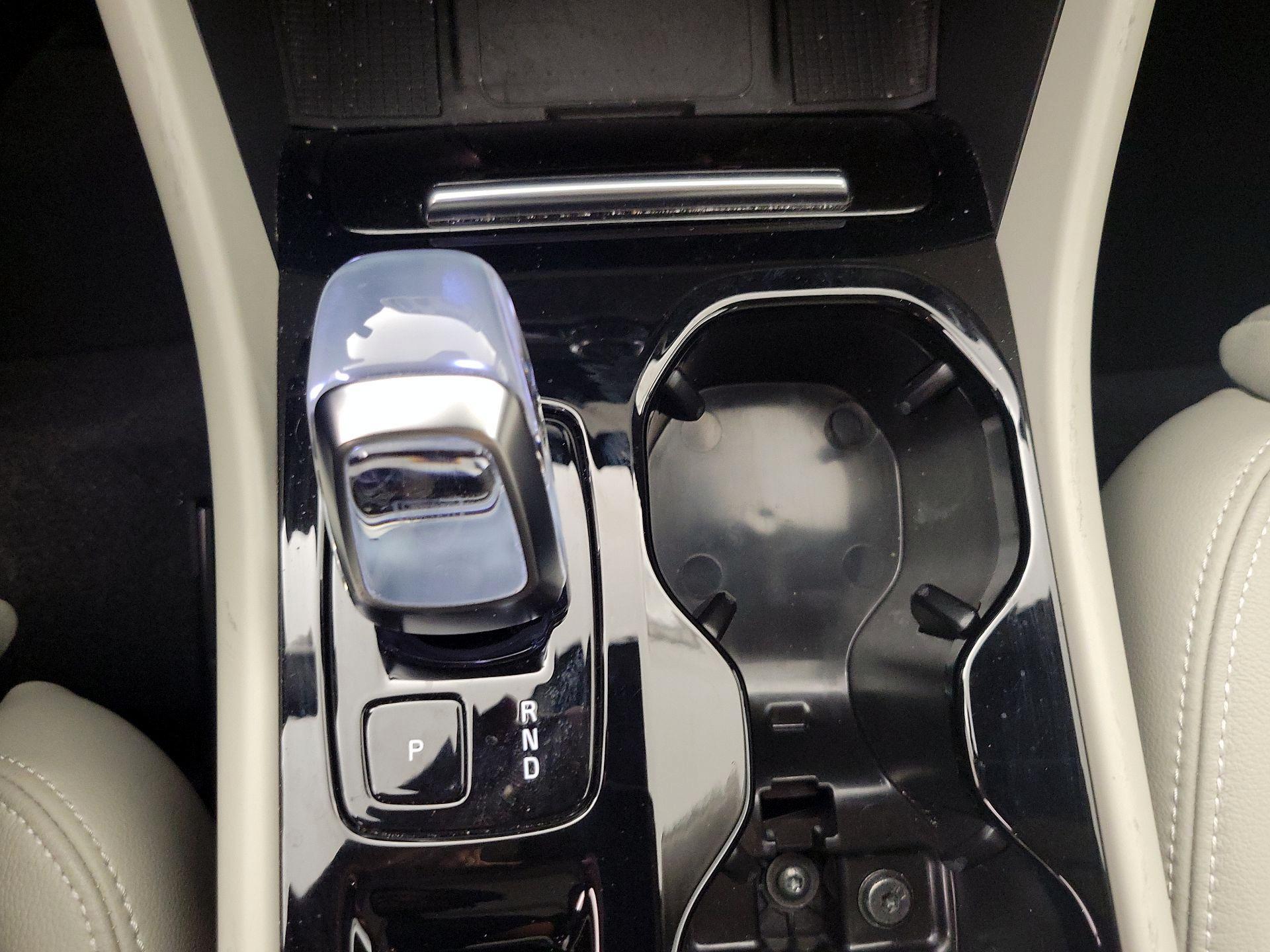 Thumbnail: 2024 Volvo XC40 - 18