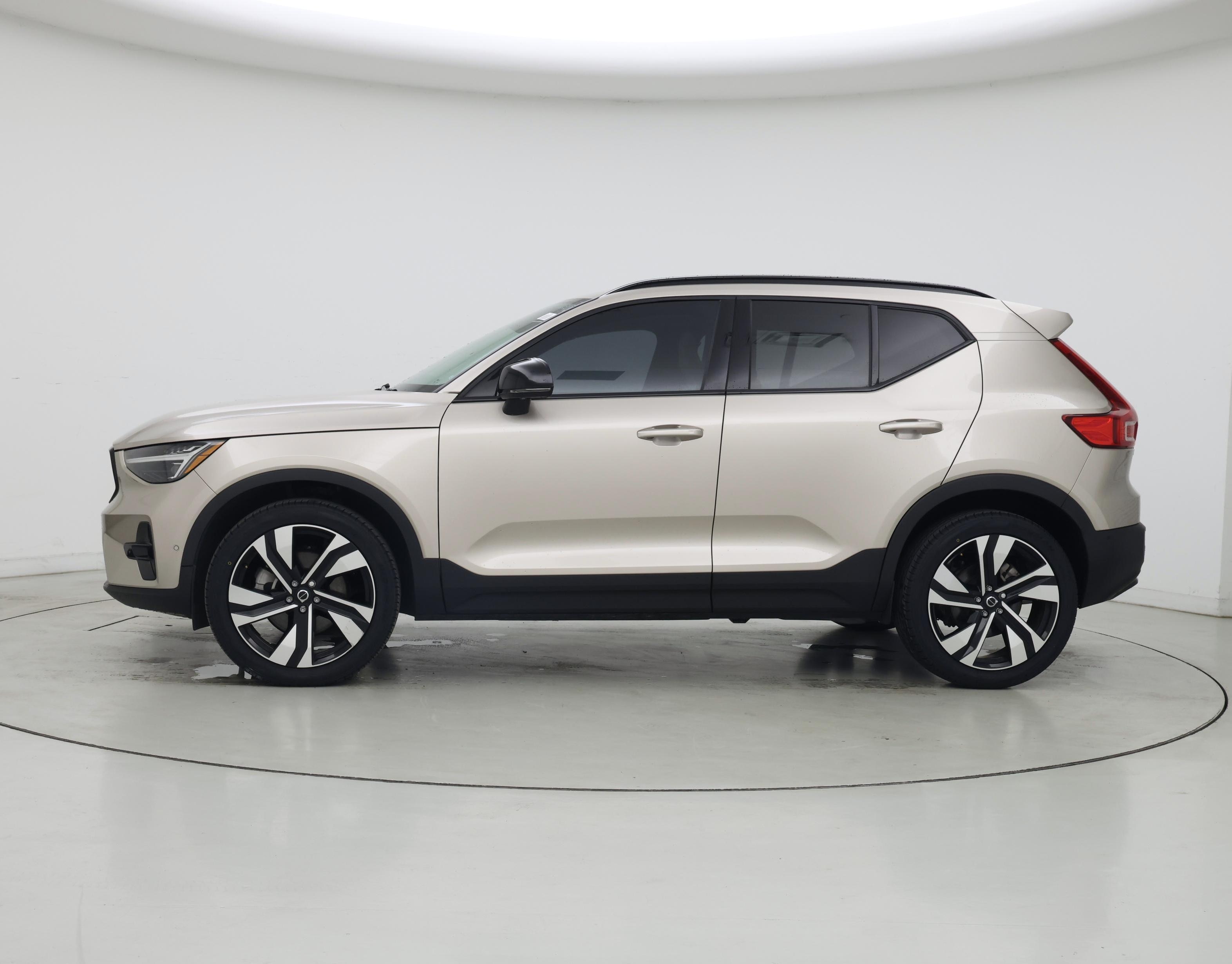 Thumbnail: 2024 Volvo XC40 - 3