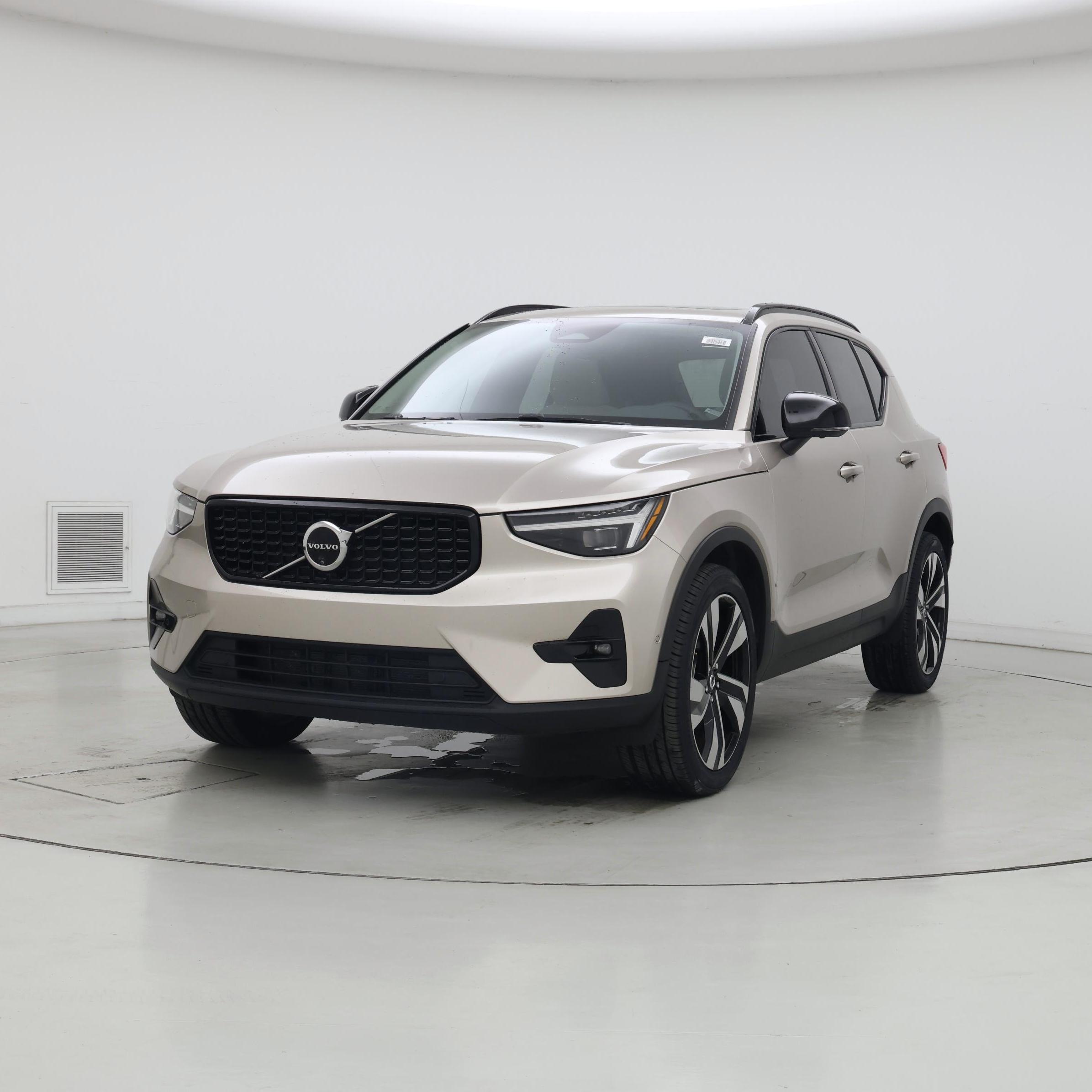 Thumbnail: 2024 Volvo XC40 - 4