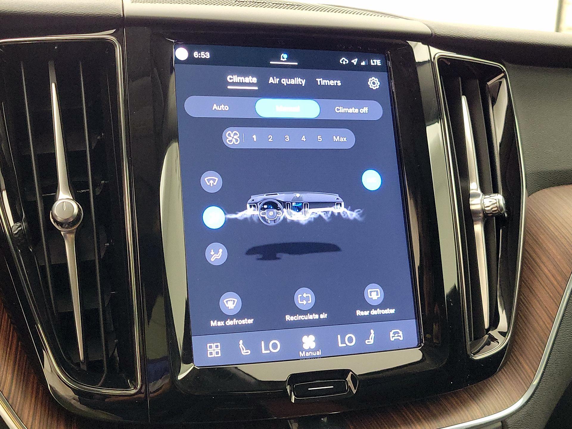Thumbnail: 2024 Volvo XC60 - 16