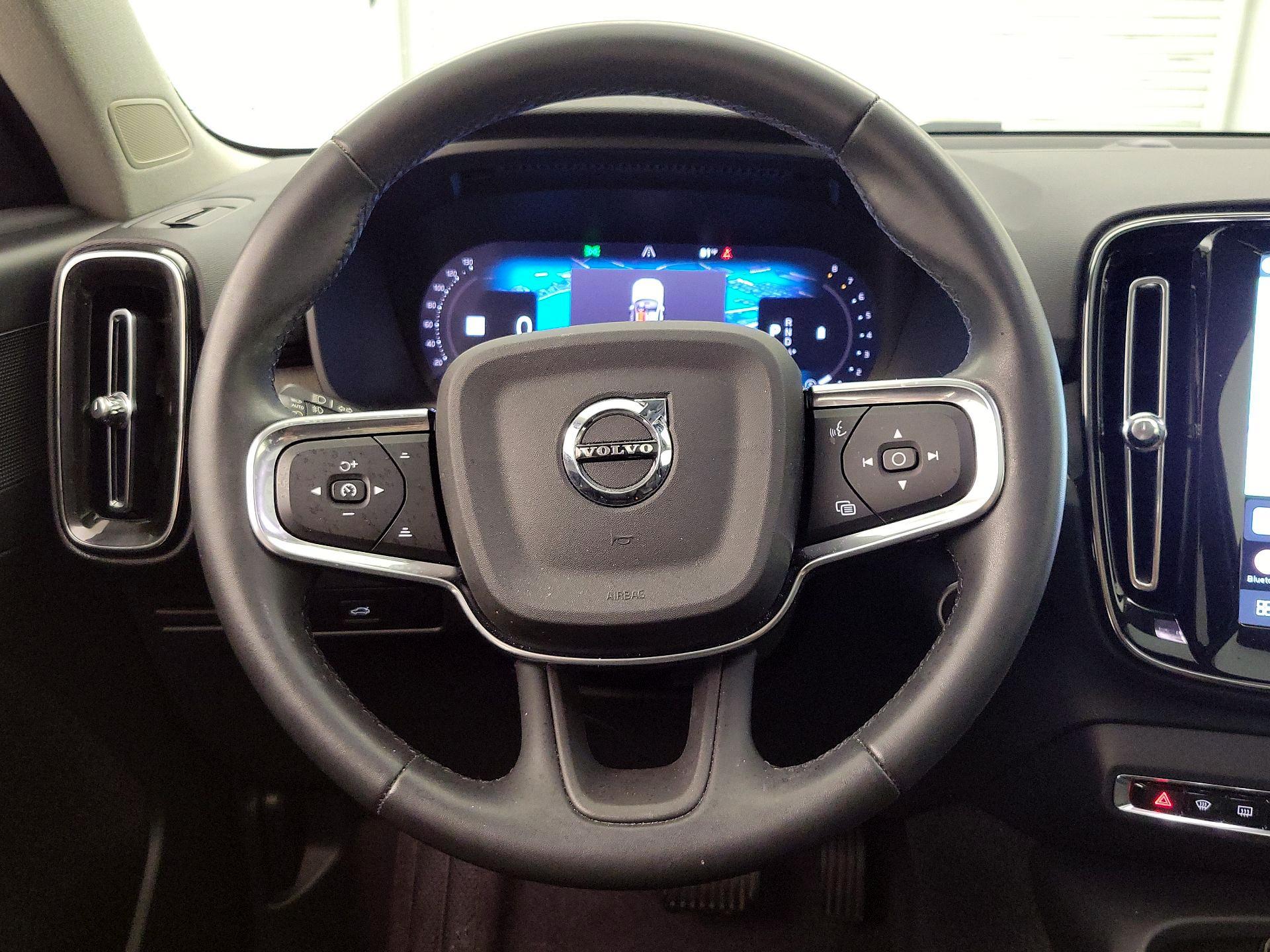 Thumbnail: 2024 Volvo XC40 - 10