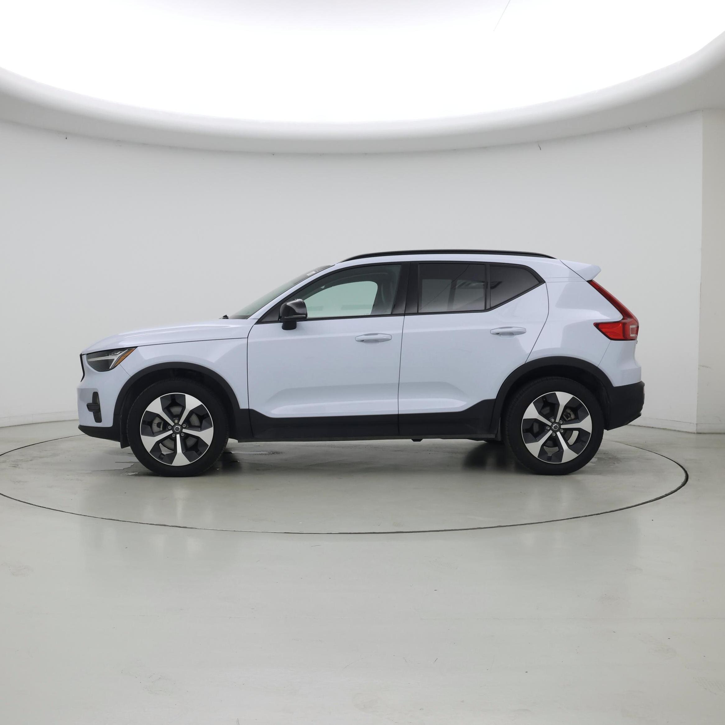 Thumbnail: 2024 Volvo XC40 - 3
