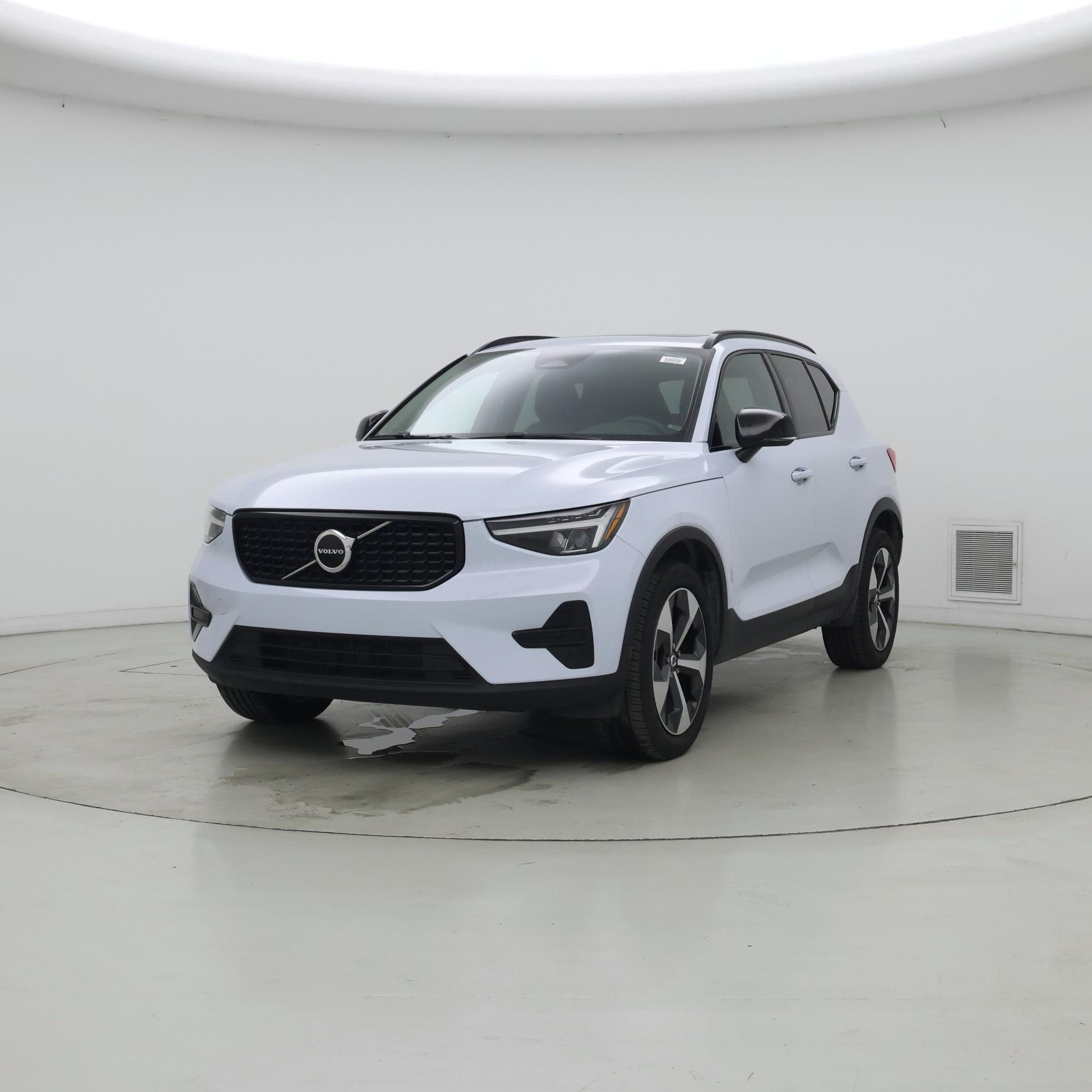 Thumbnail: 2024 Volvo XC40 - 4