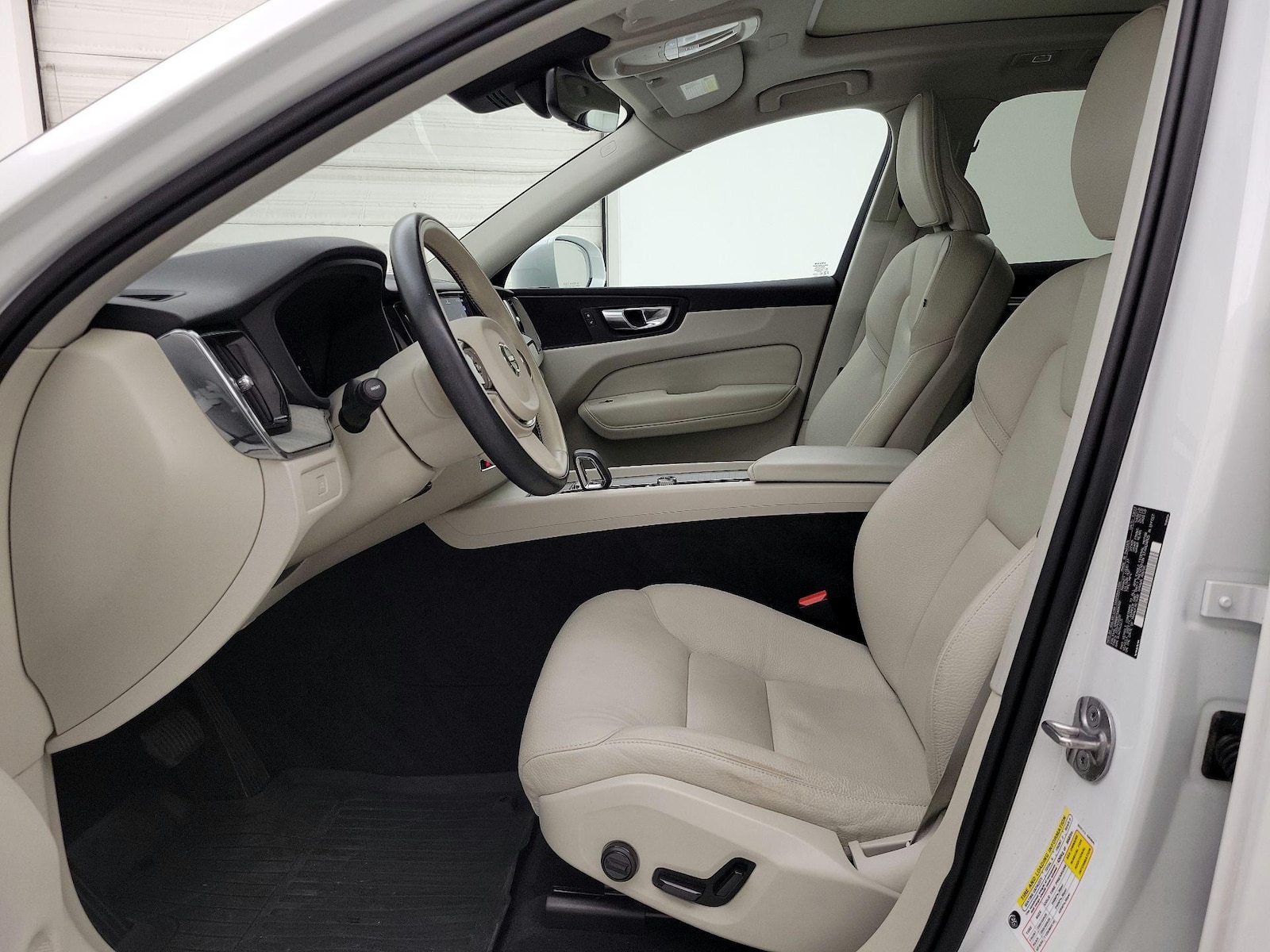 2023 Volvo XC60 Plus - Photo 12