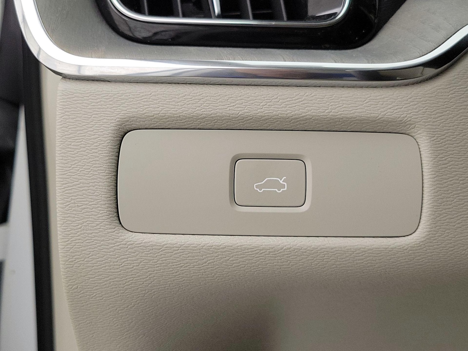2023 Volvo XC60 Plus - Photo 14