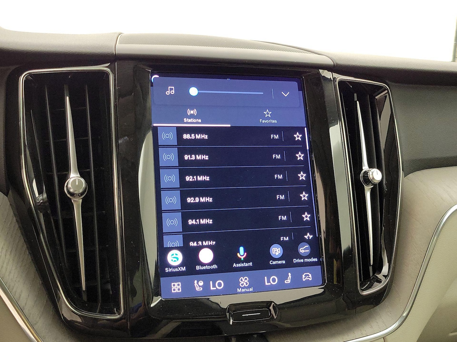 2023 Volvo XC60 Plus - Photo 16