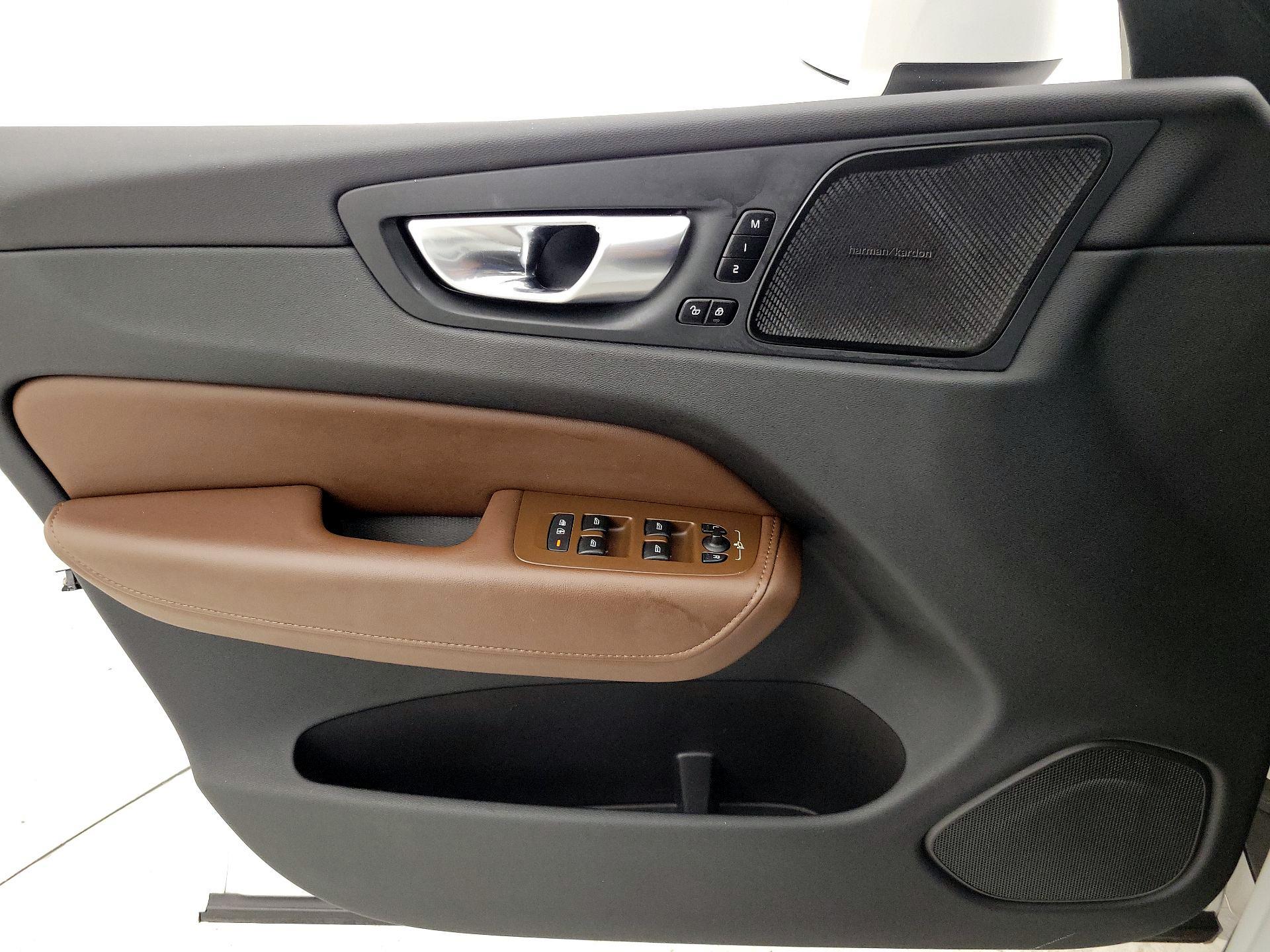 Thumbnail: 2023 Volvo XC60 - 12