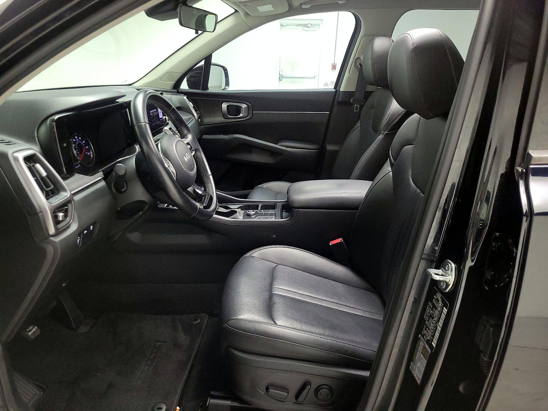 Thumbnail: 2023 Kia Sorento - 11