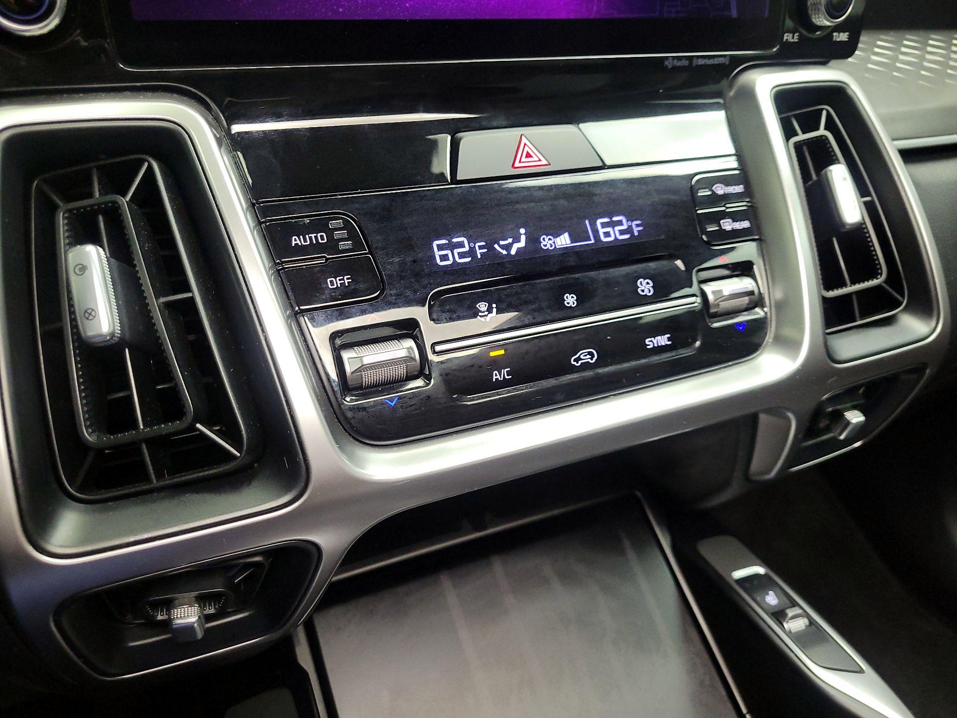 Thumbnail: 2023 Kia Sorento - 17