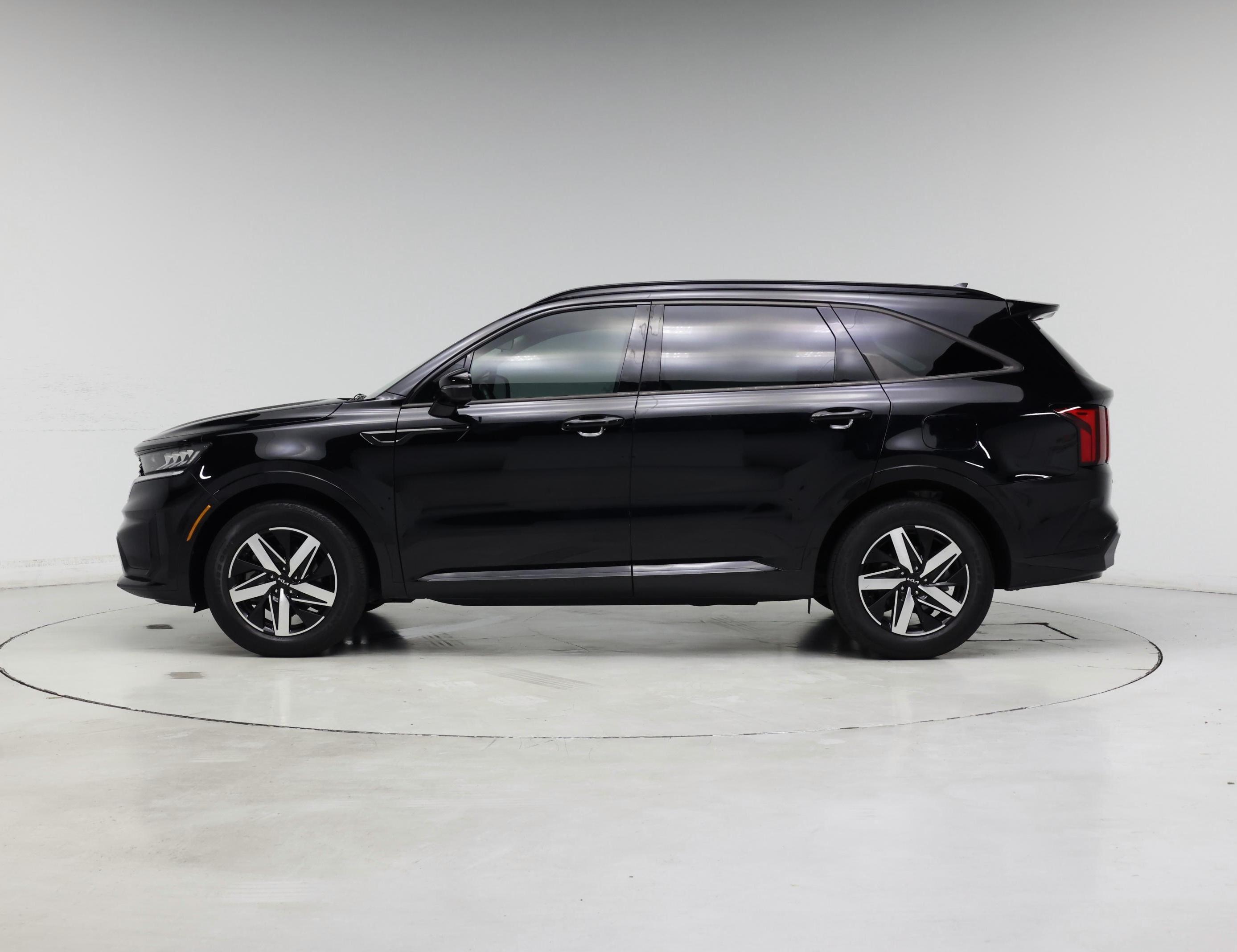 Thumbnail: 2023 Kia Sorento - 3