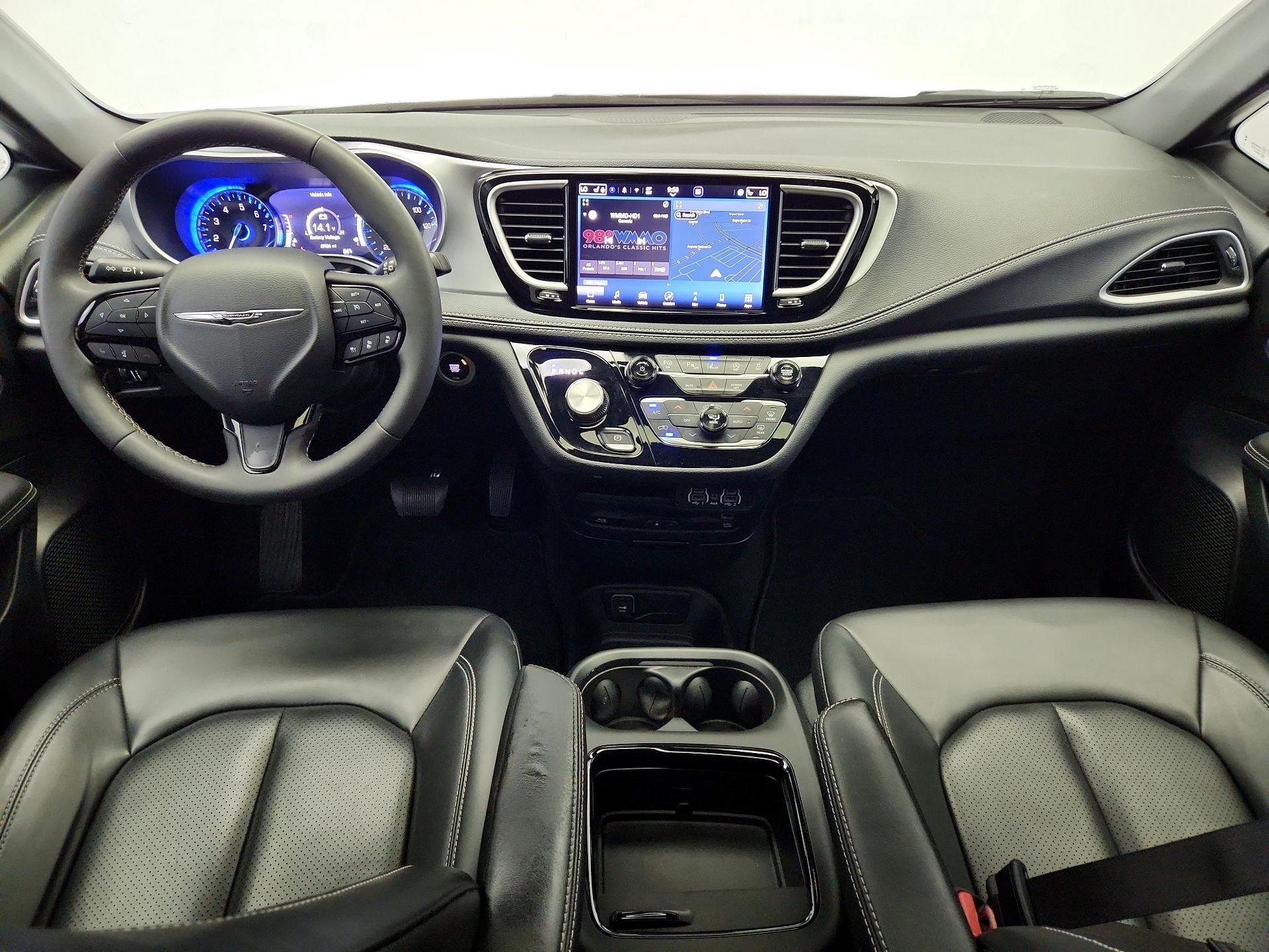 Thumbnail: 2023 Chrysler Pacifica - 9