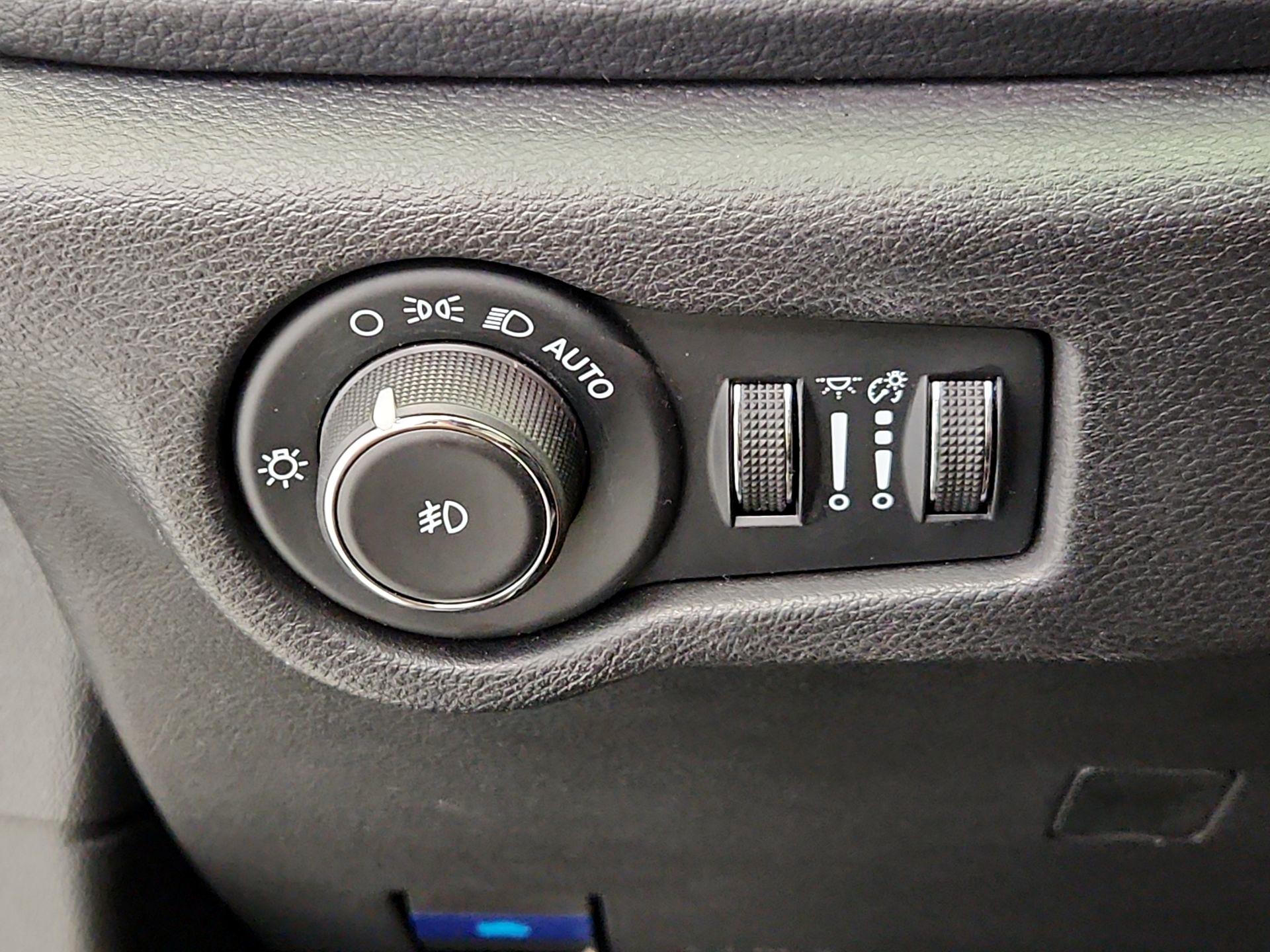 Thumbnail: 2023 Chrysler Pacifica - 13